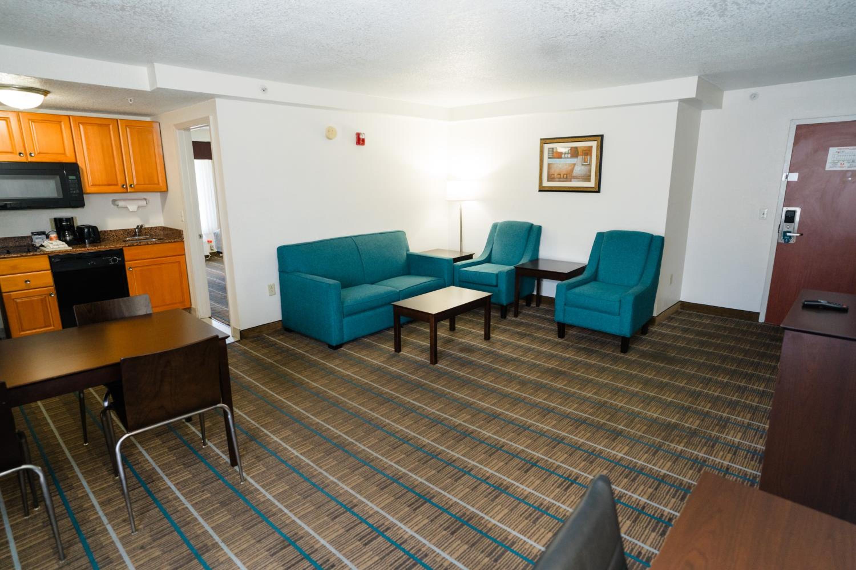 King Suite - Non-Smoking photo 3