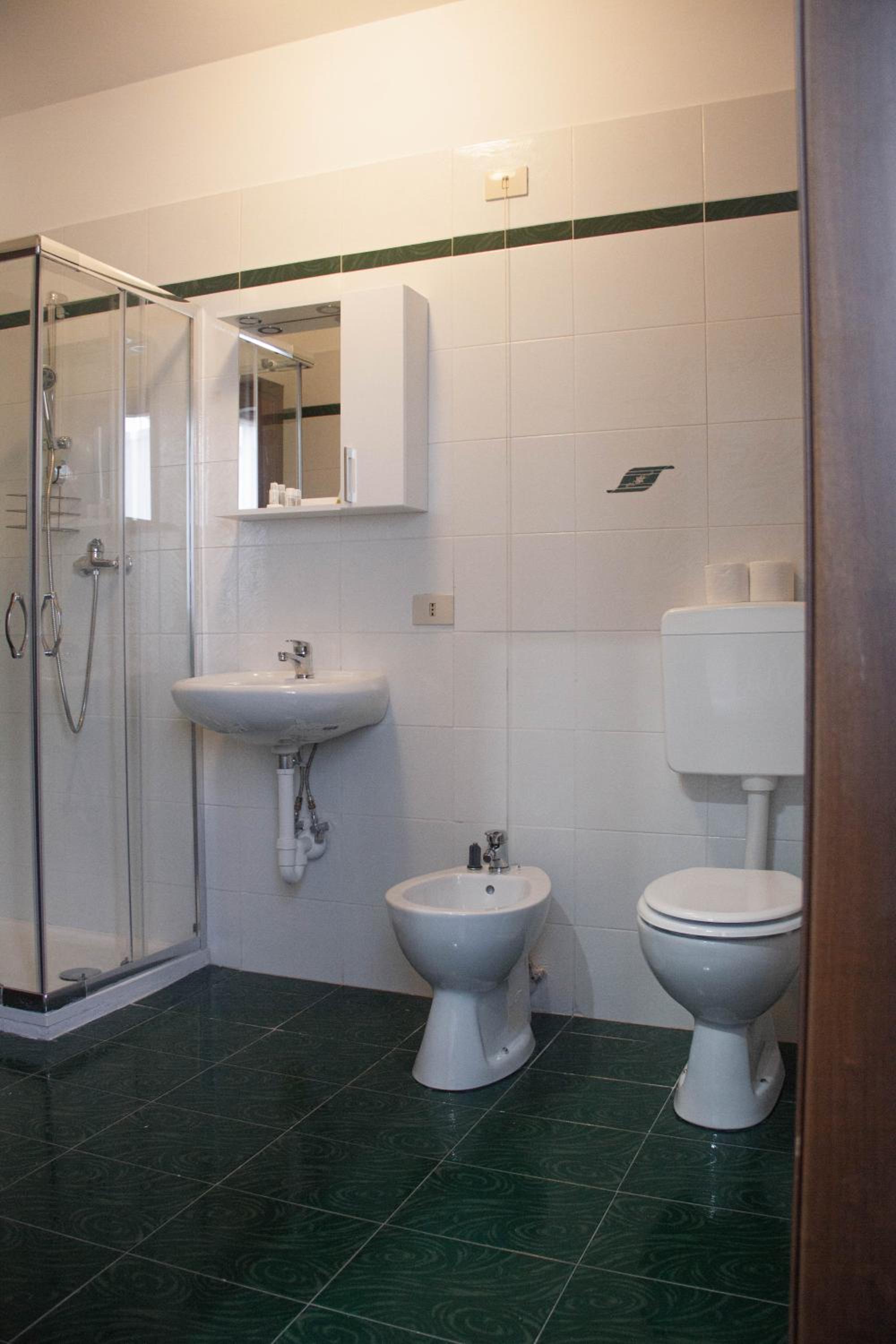 Single Room with Shared Bathroom photo 2