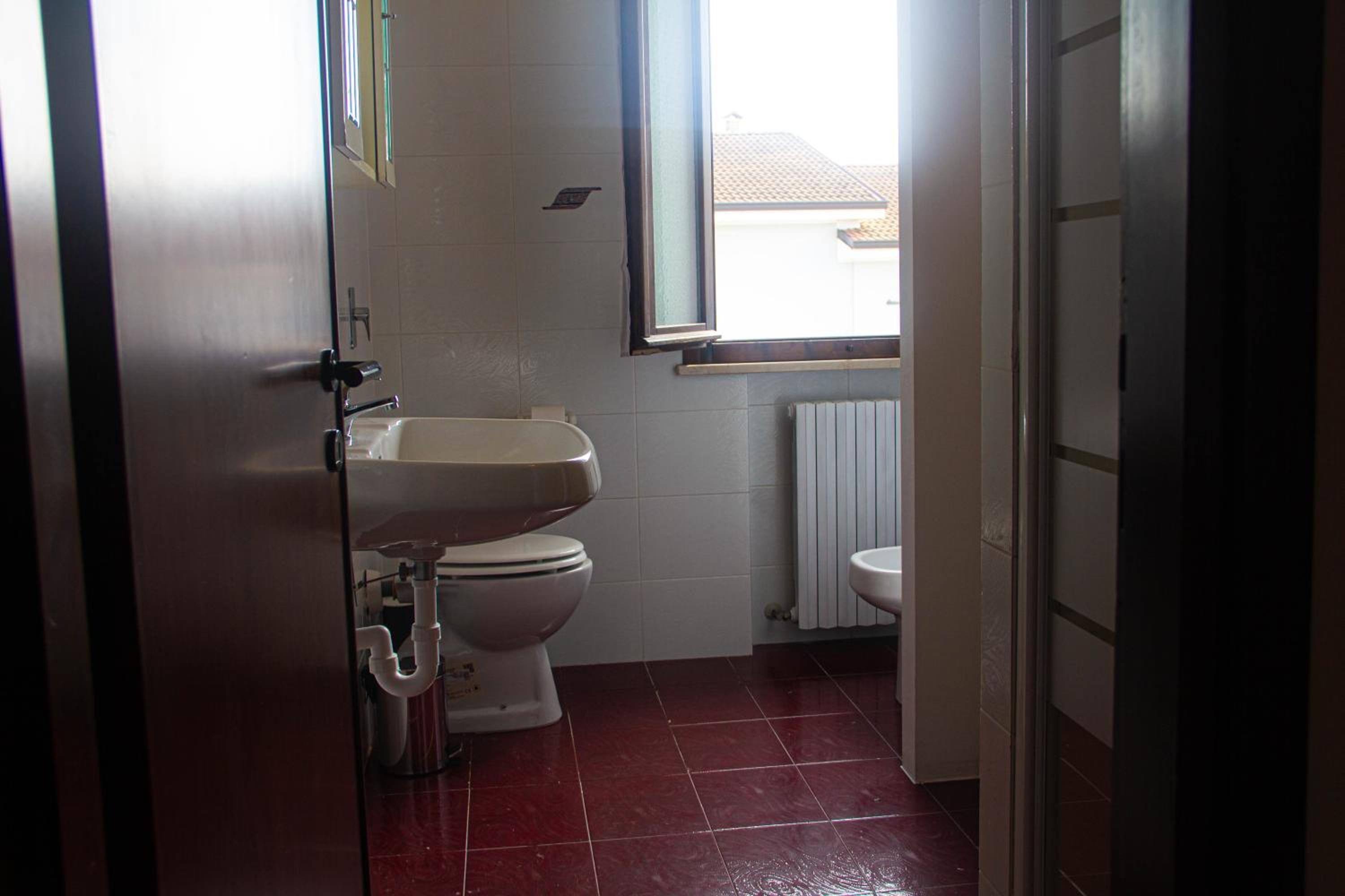Single Room with Shared Bathroom photo 3