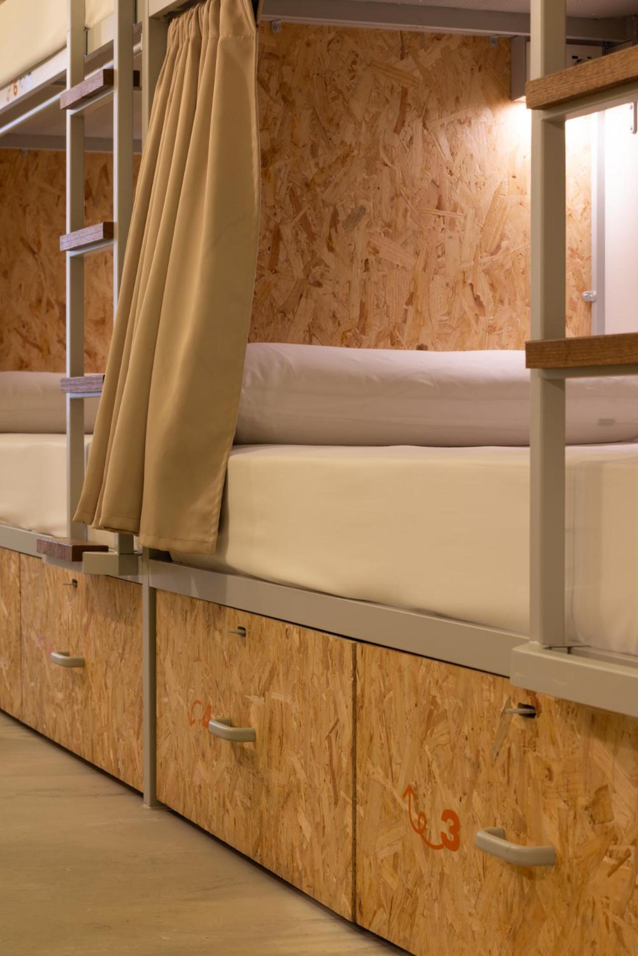 6-Bed Mixed Dormitory Room photo 2