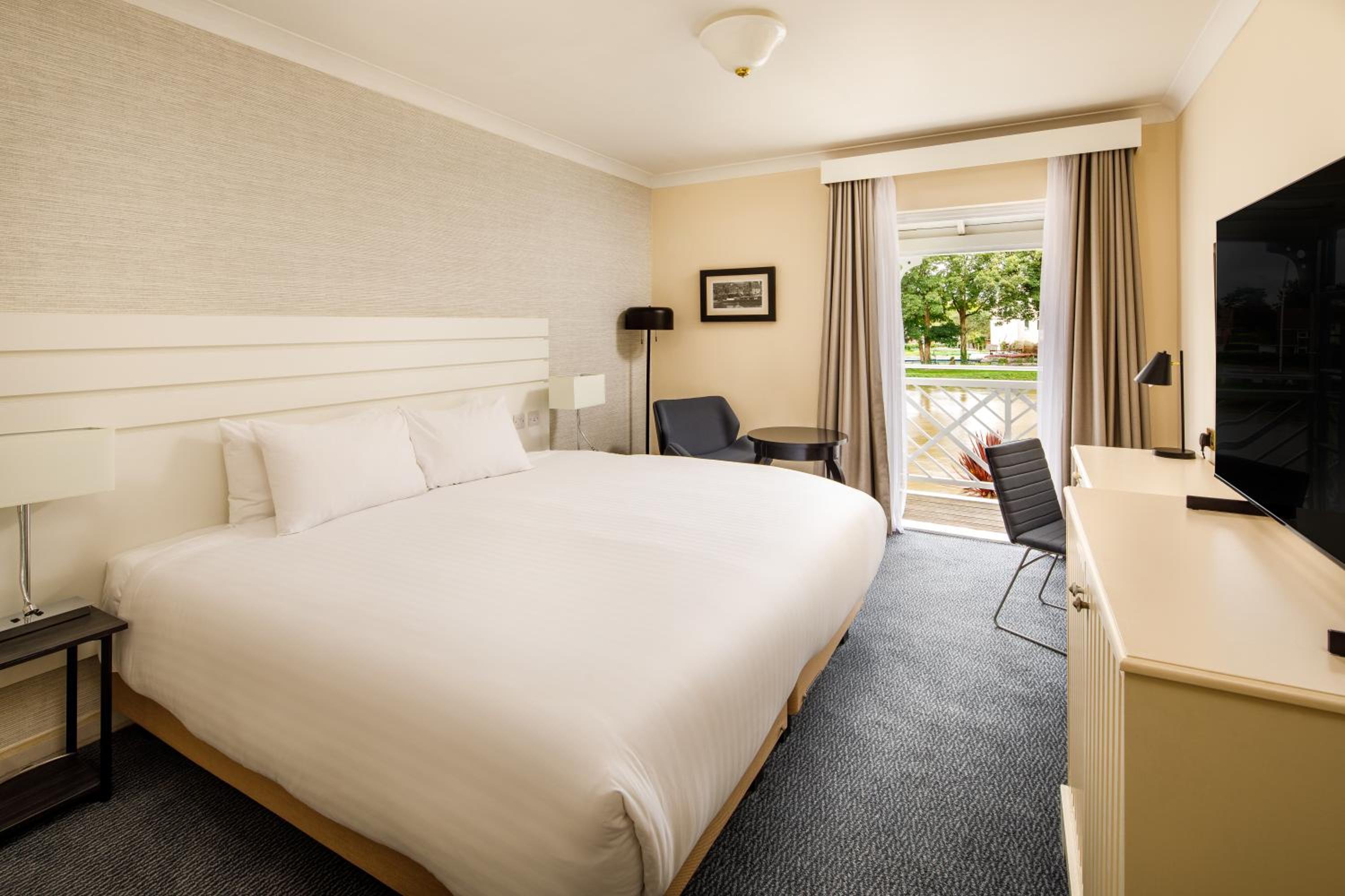 Classic Room With River View - Photo 12