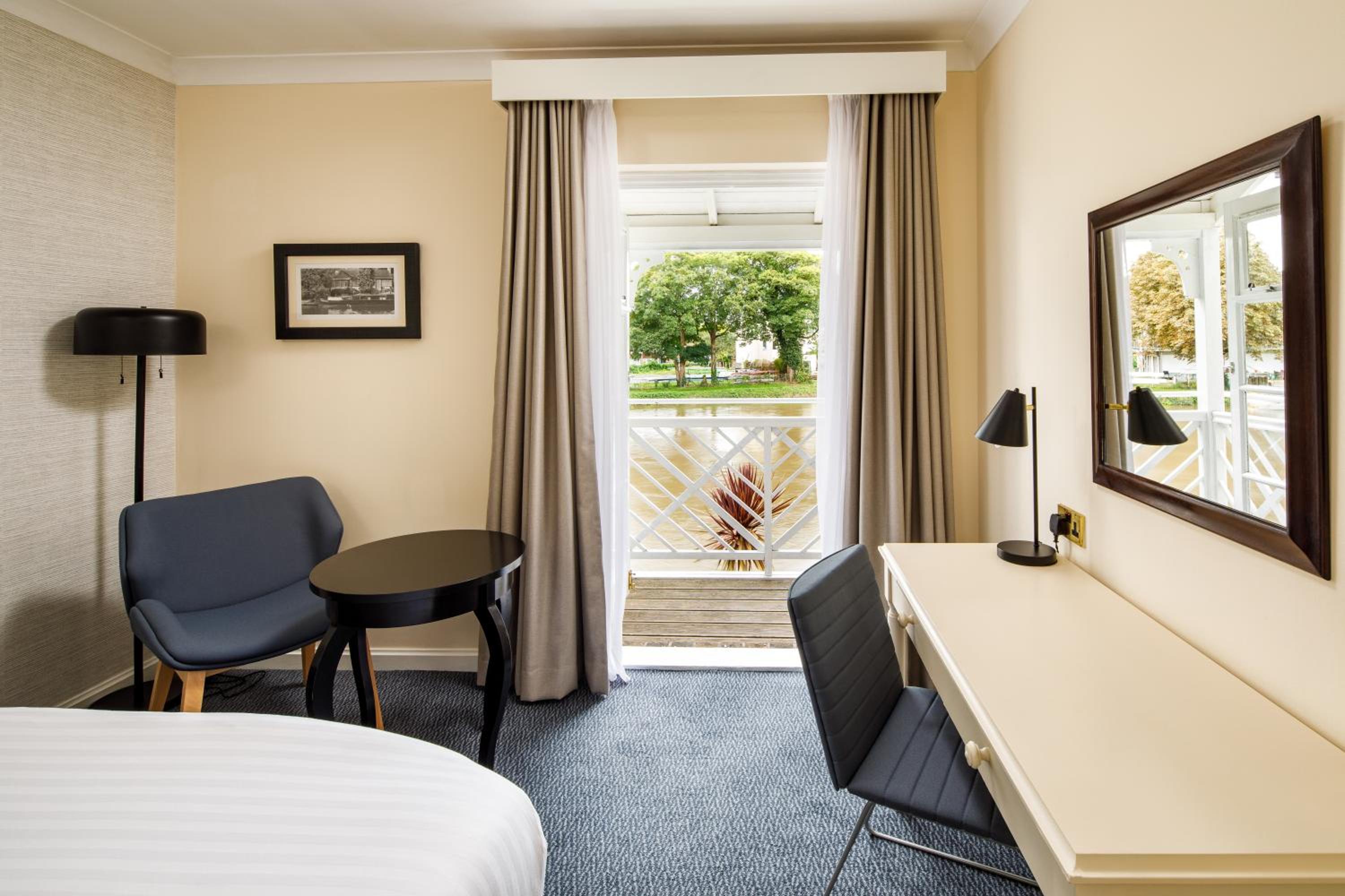 Classic Room With River View - Photo 11