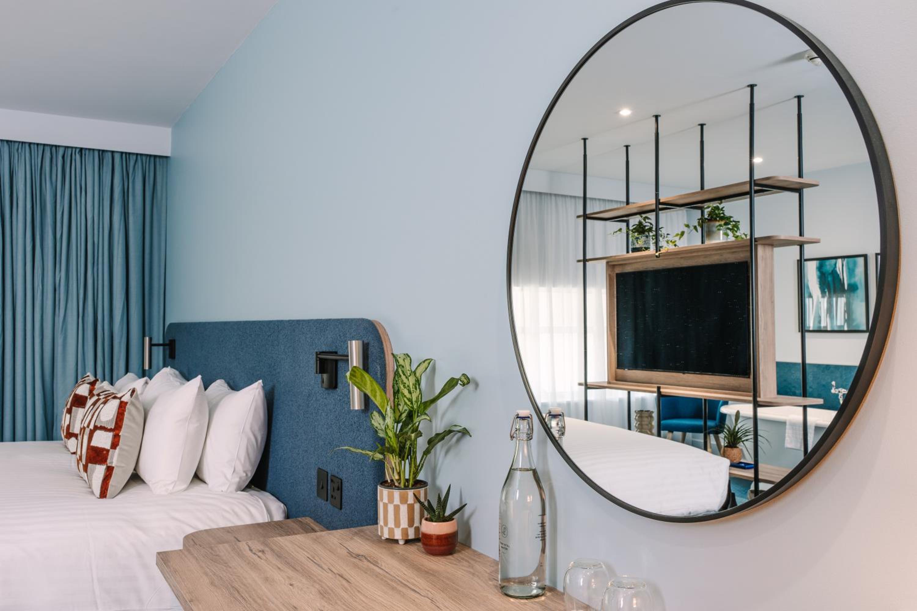 One-Bedroom Suite - Photo 8