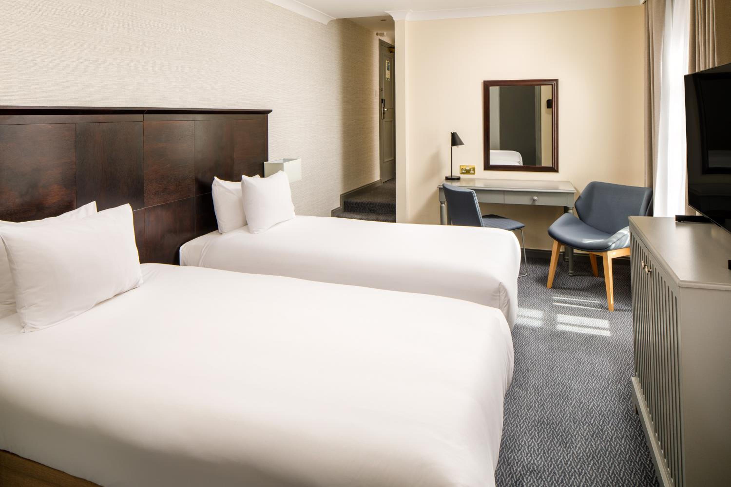 Twin Room with River View - Photo 13