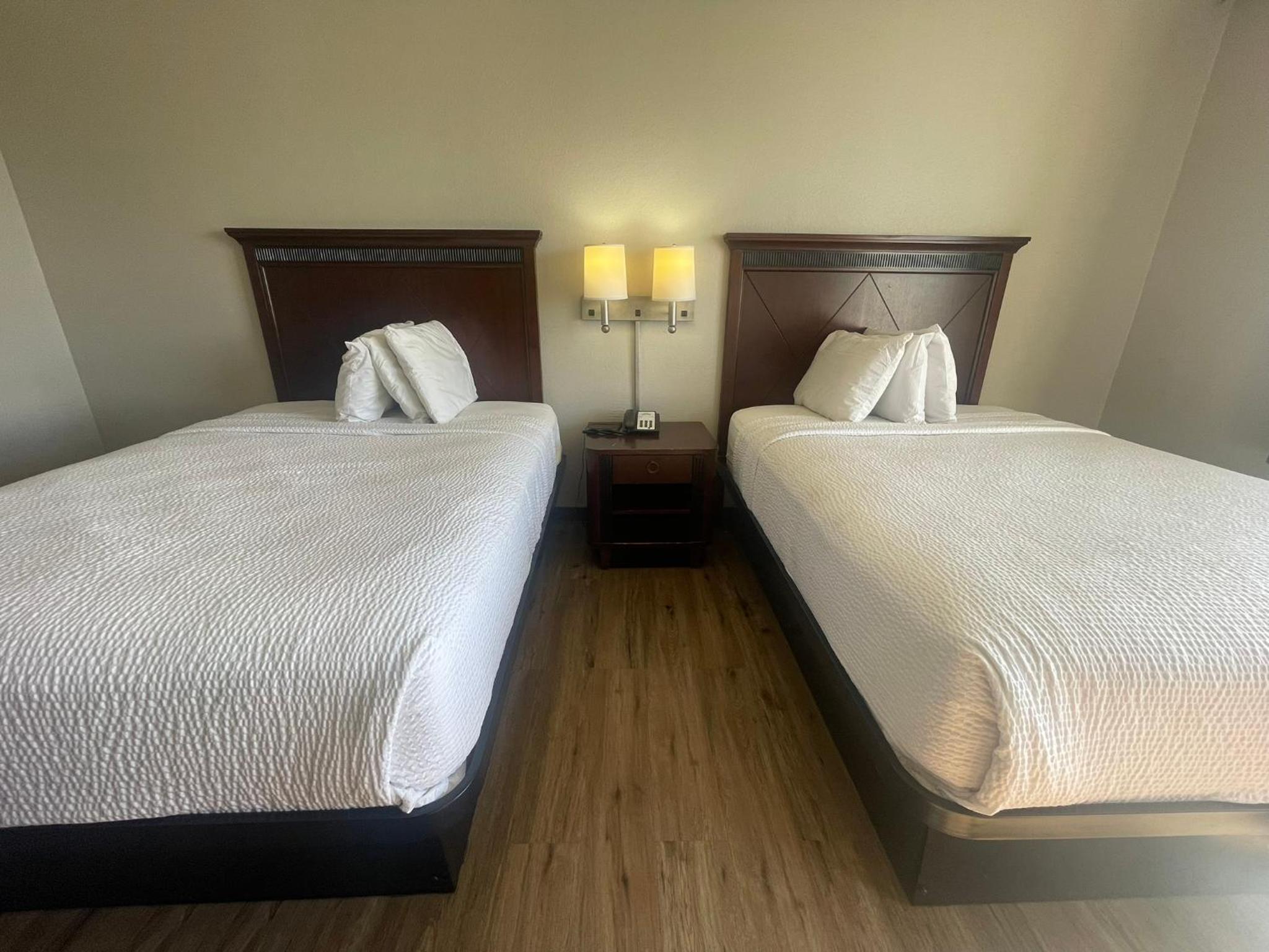 Queen Room with Two Queen Beds - Non-Smoking - Photo 1
