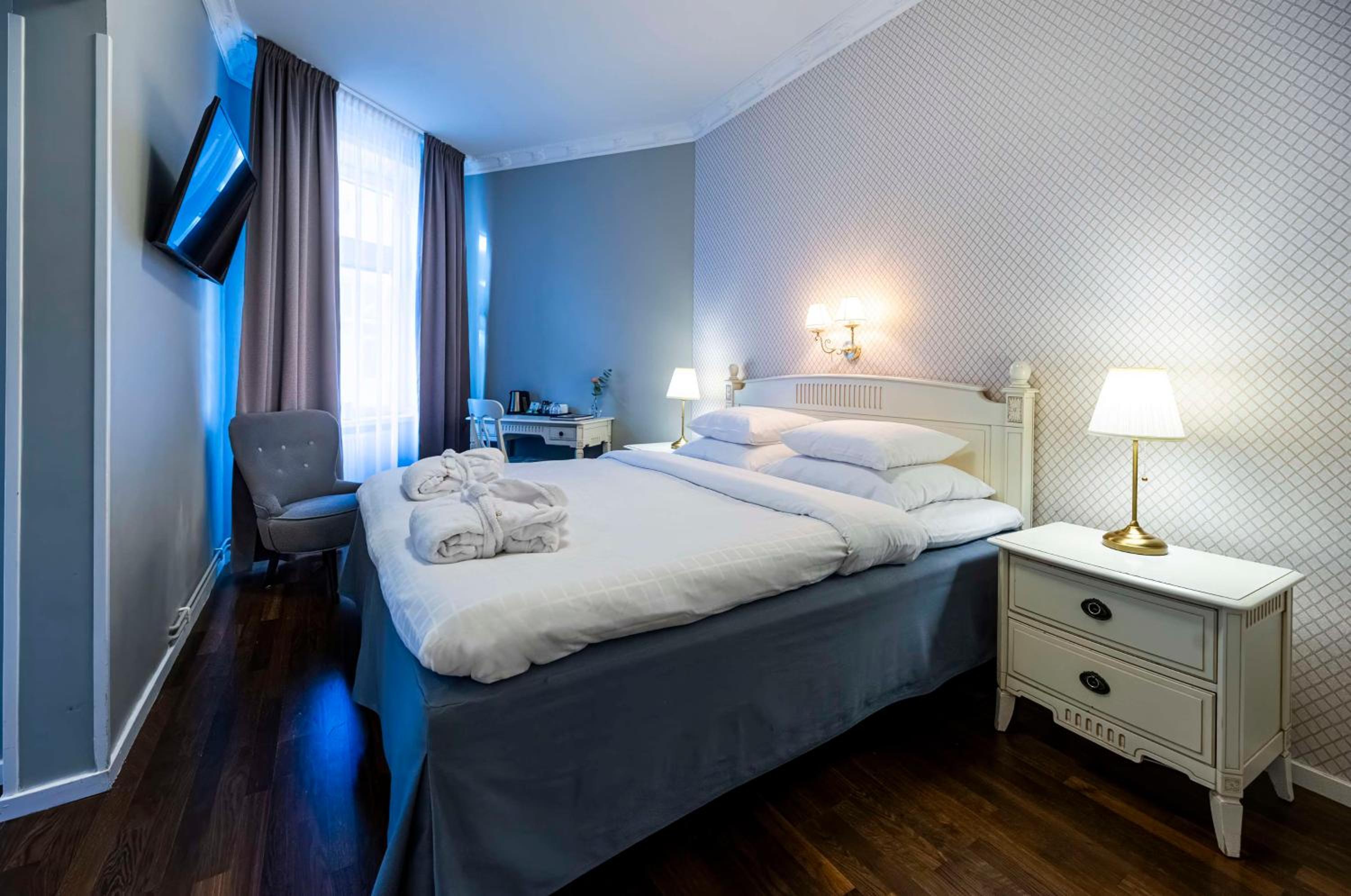 Superior King Room - Photo 3