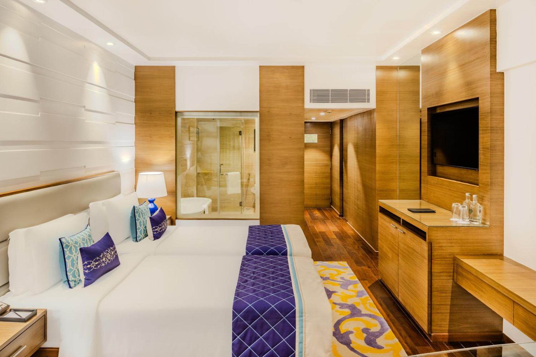 Deluxe Room City View Twin Bed - Photo 1