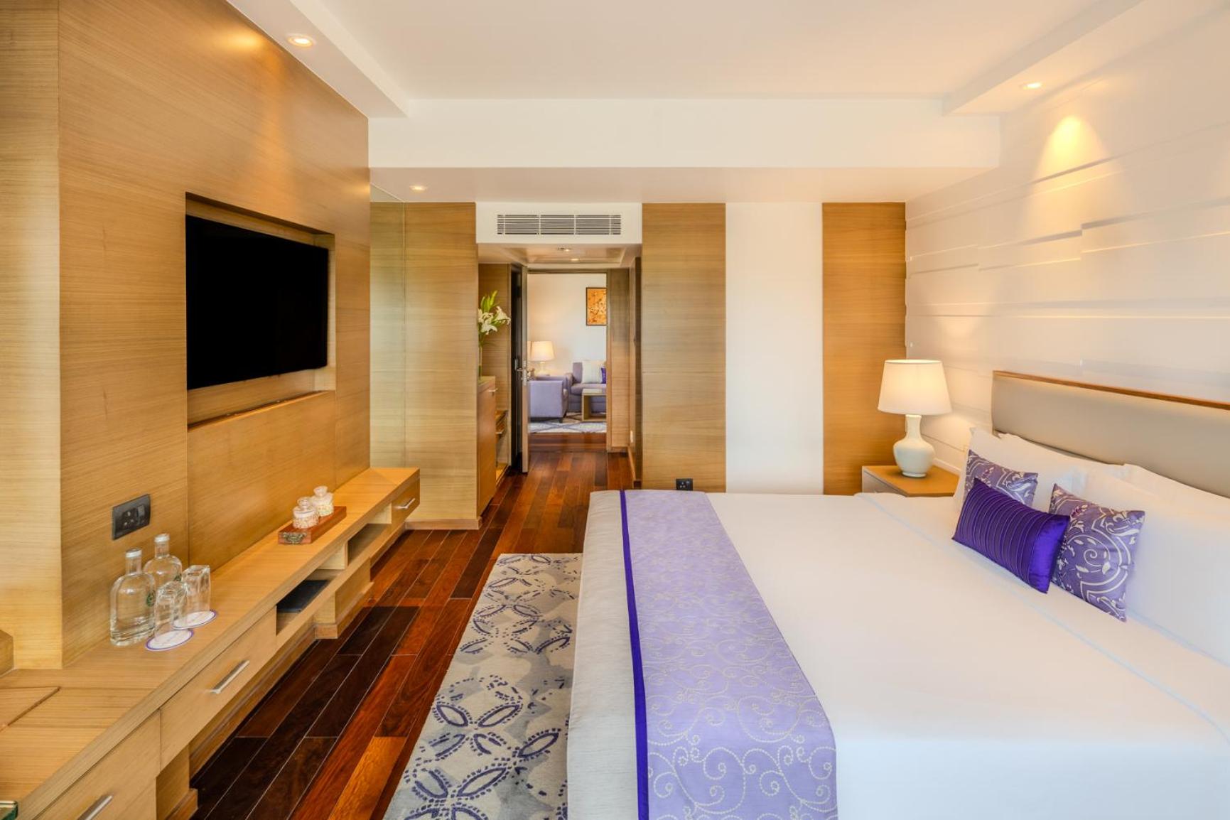 Premium Suite City View King Bed - Photo 5