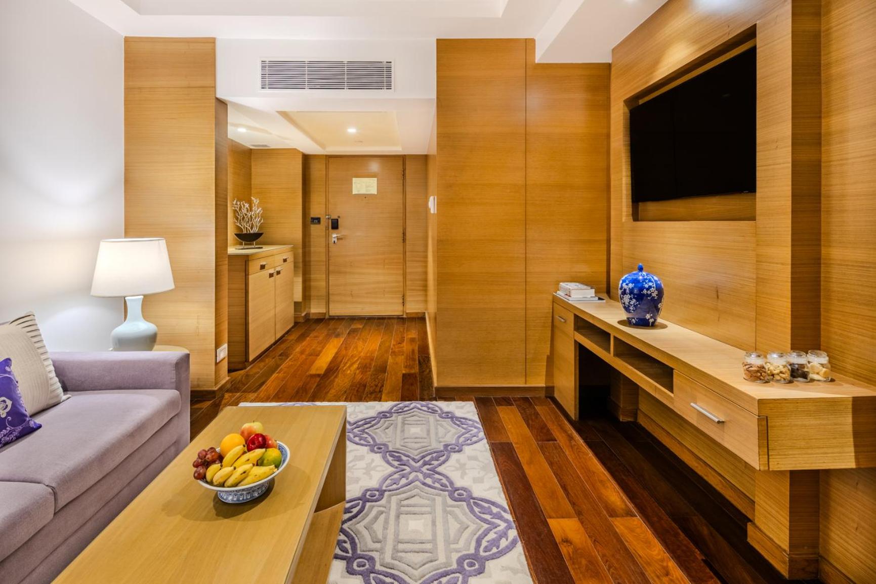 Premium Suite City View King Bed - Photo 1