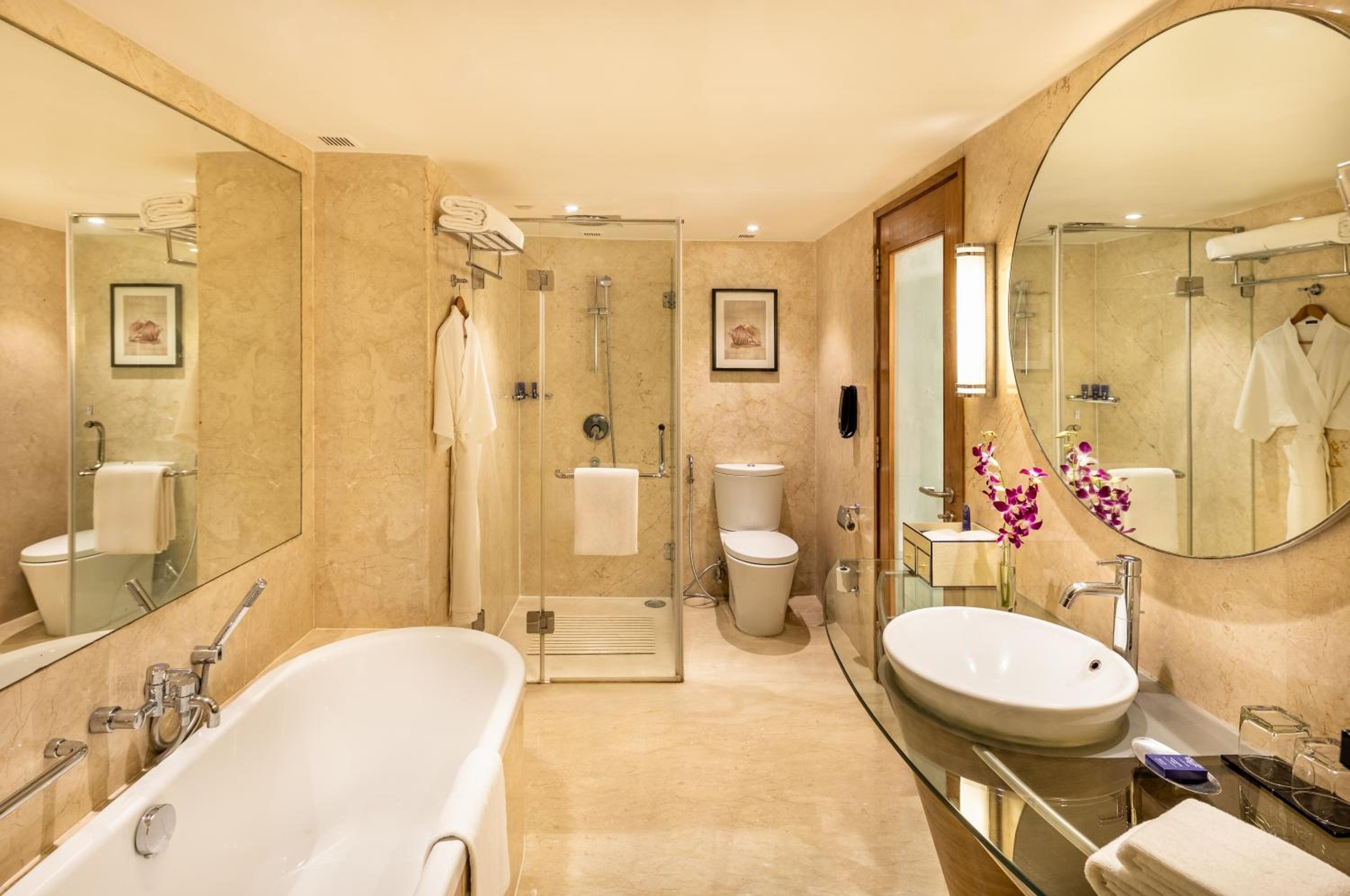 Premium Suite City View King Bed - Photo 2