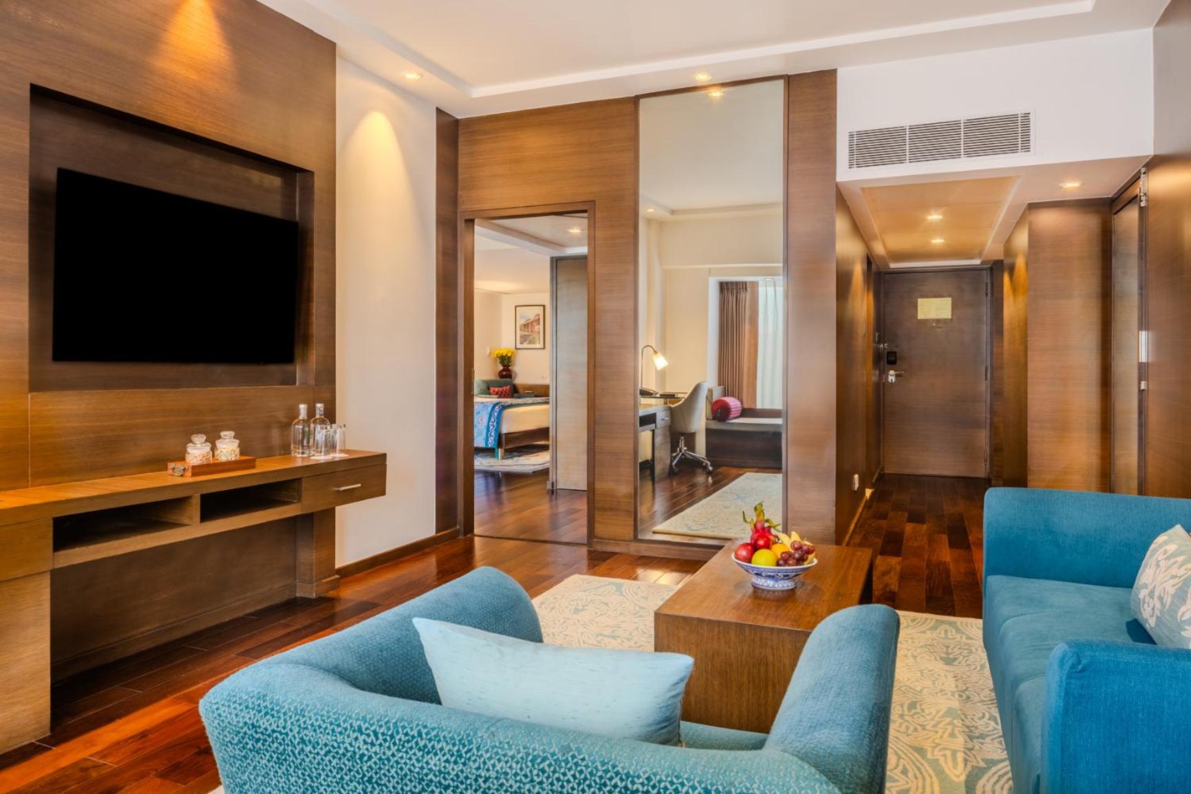 Vivanta Suite City View King Bed photo