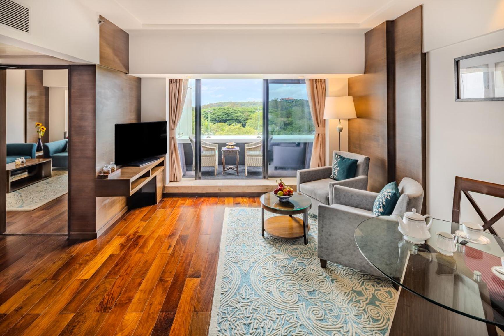 Vivanta Suite City View King Bed photo