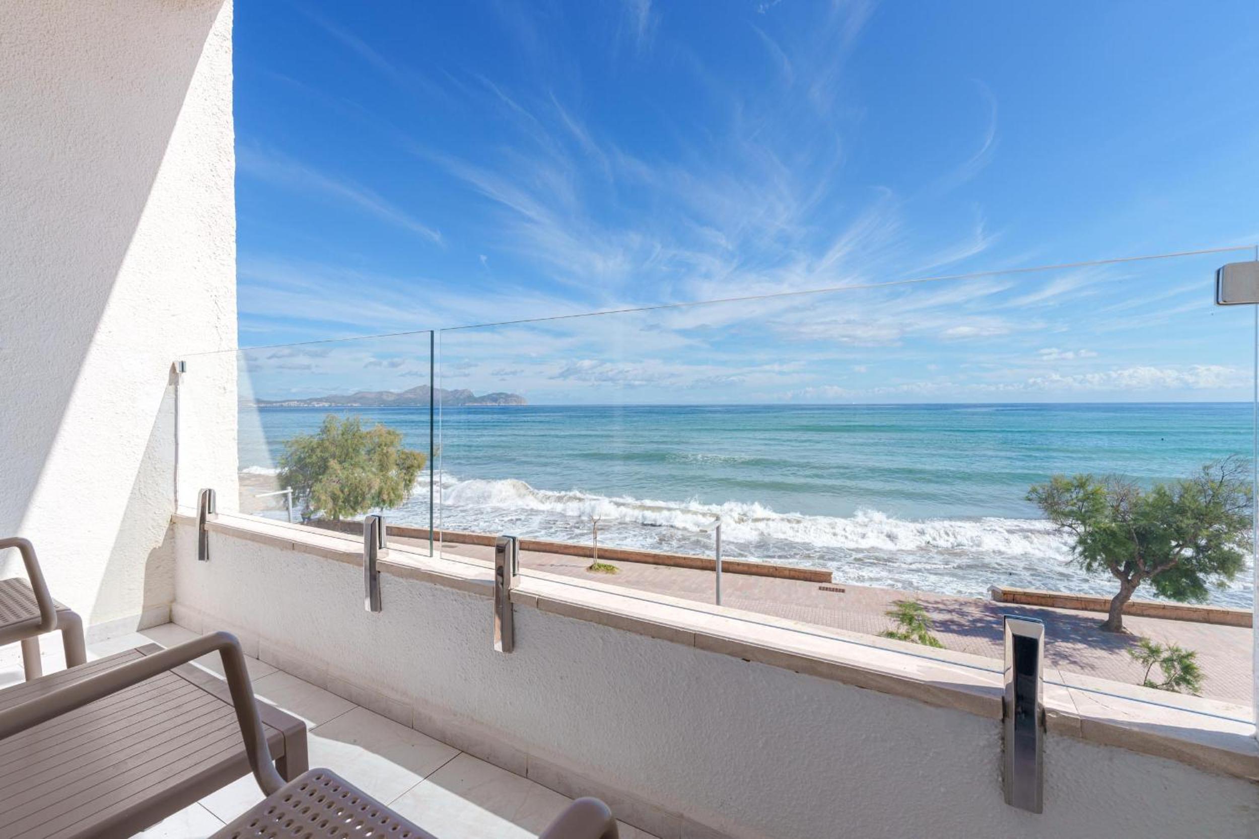 Double Room with Sea View - Photo 12