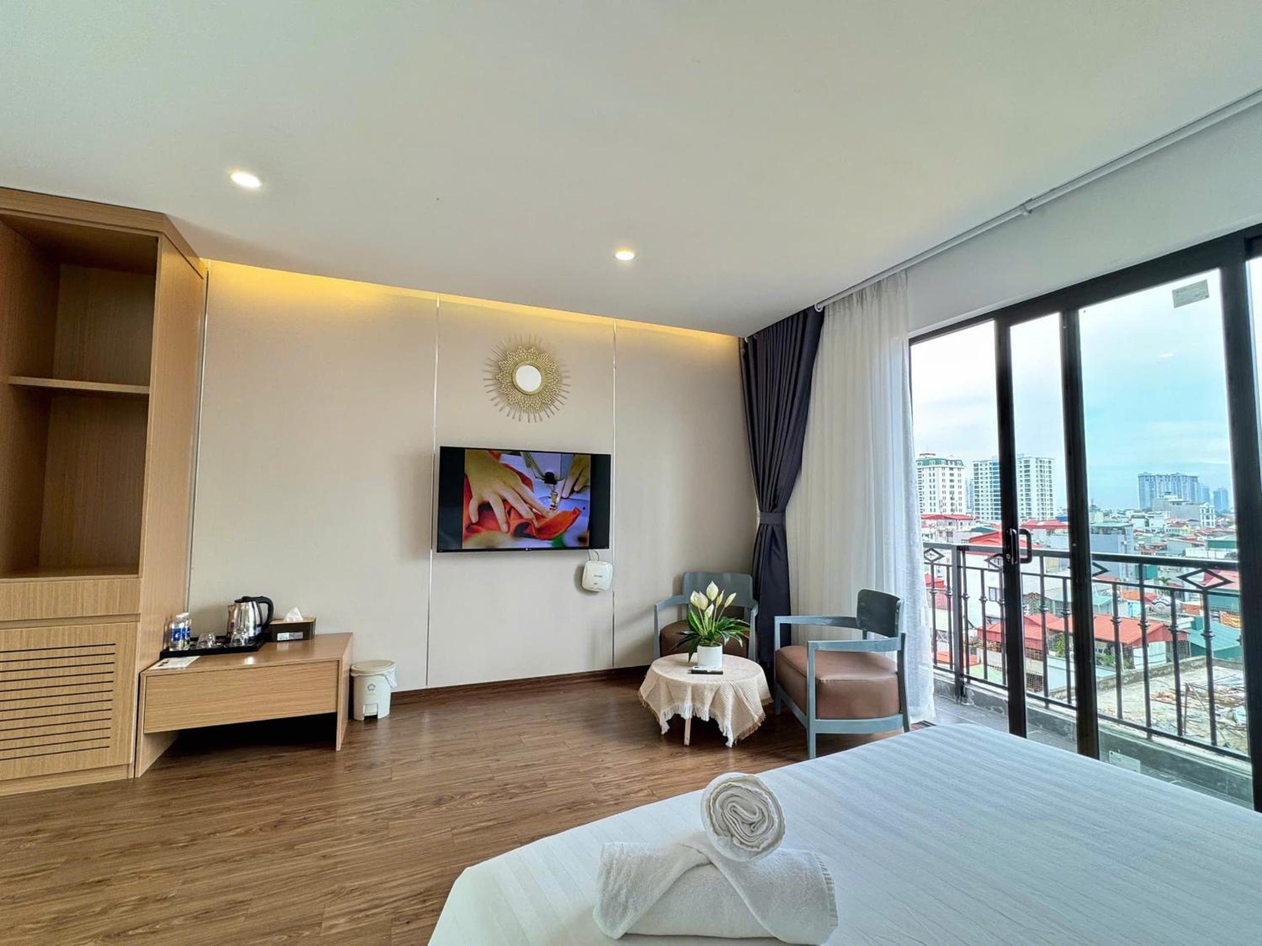 Queen Room with Balcony