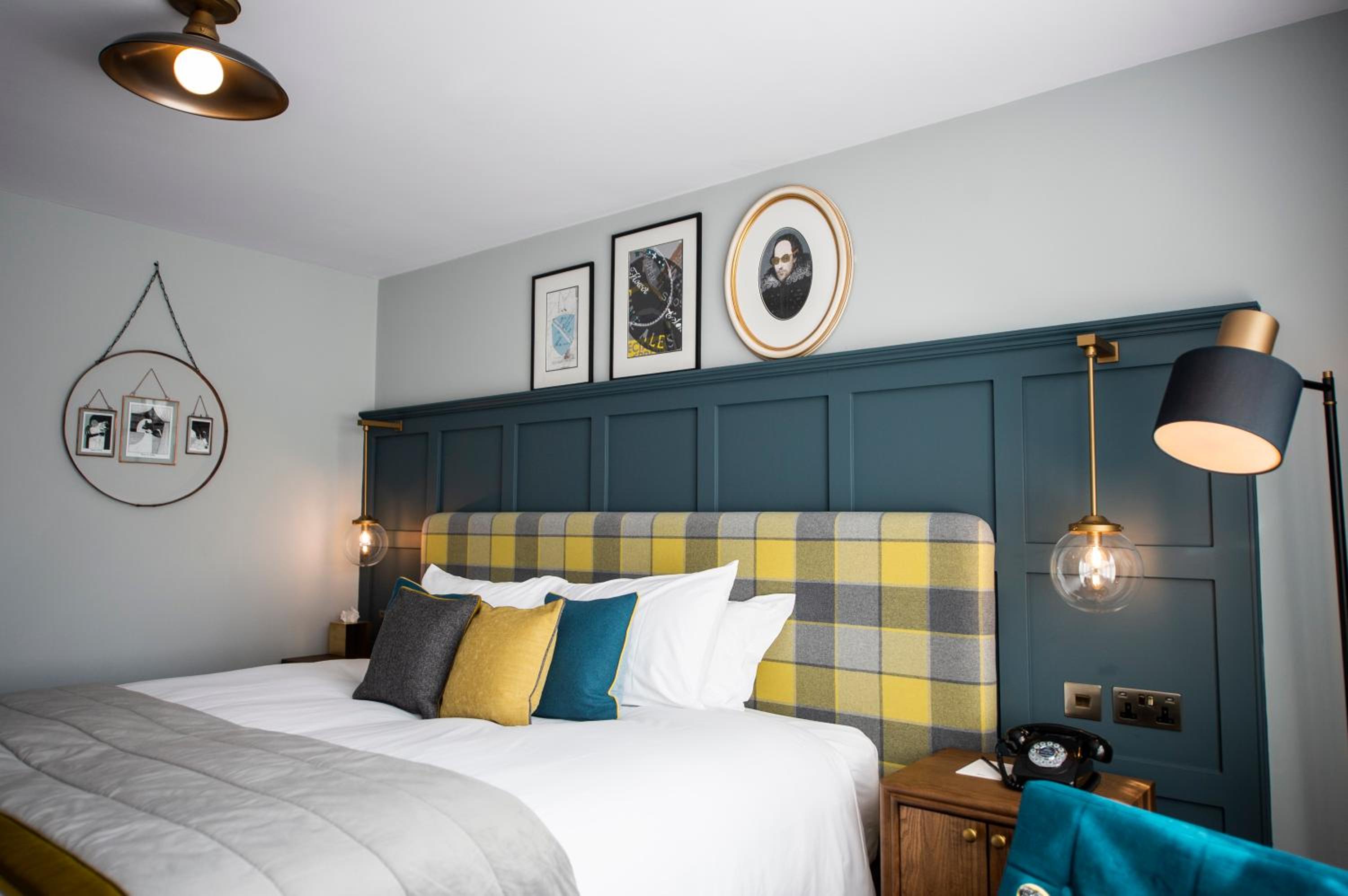 Premium King Room - Photo 3