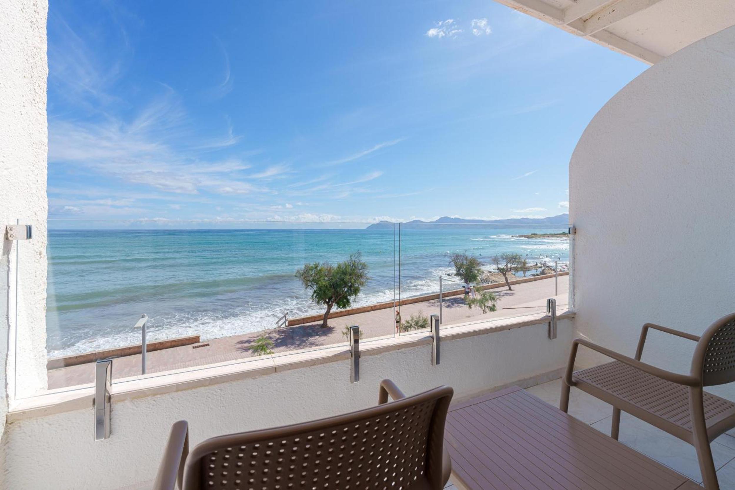 Double Room with Sea View - Photo 10