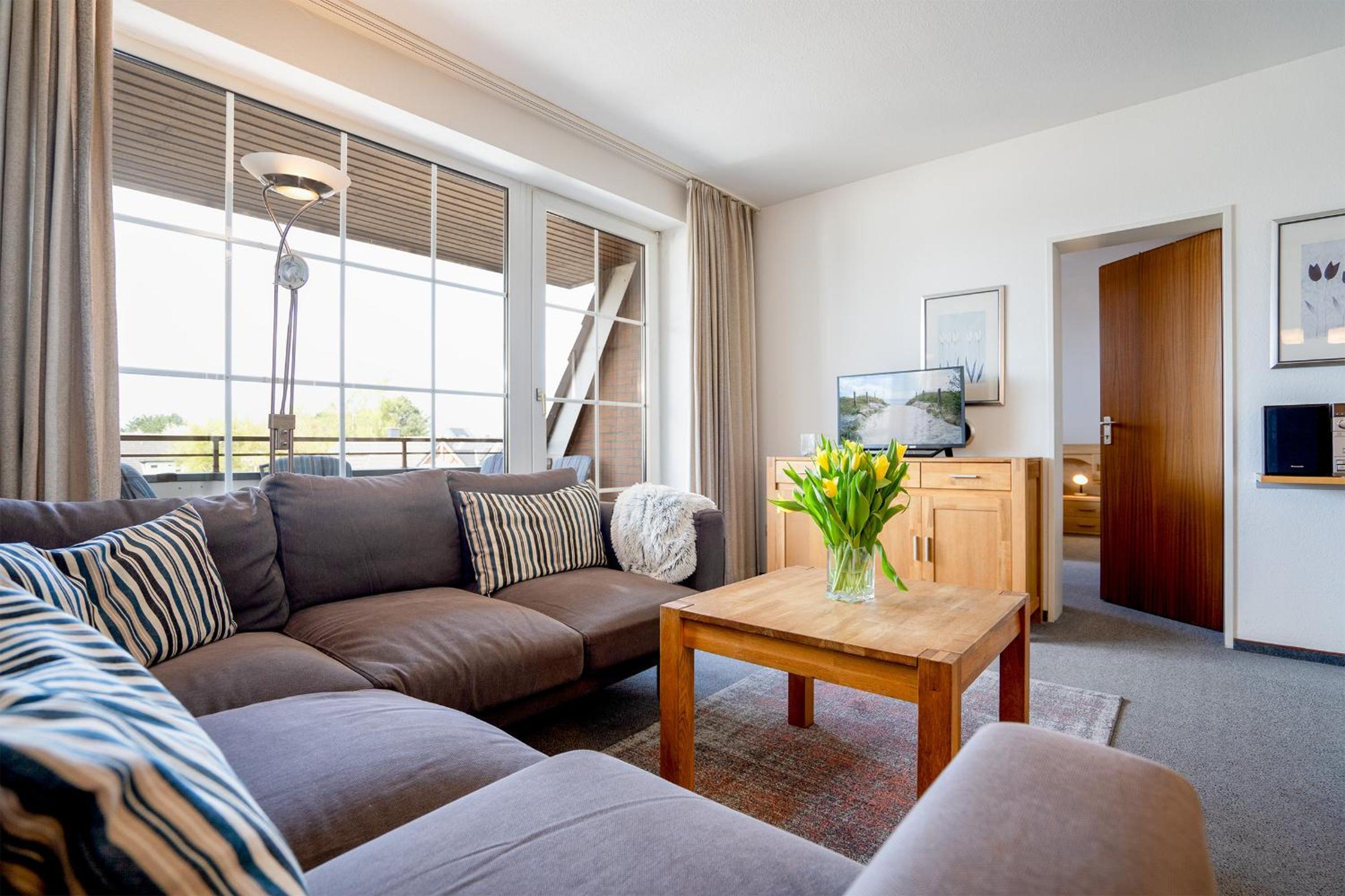 Apartment with Balcony photo 3
