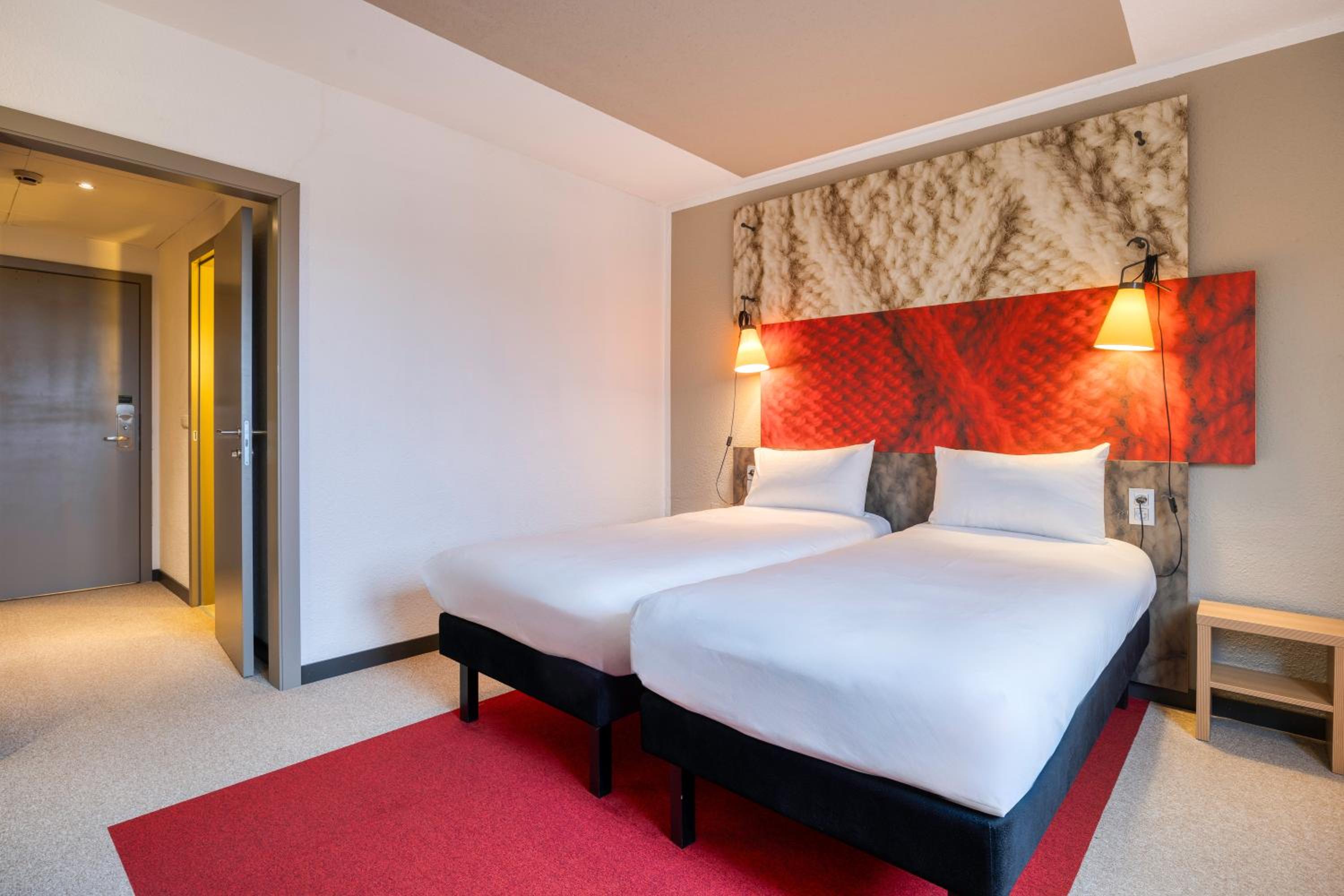 Twin Room - Photo 4