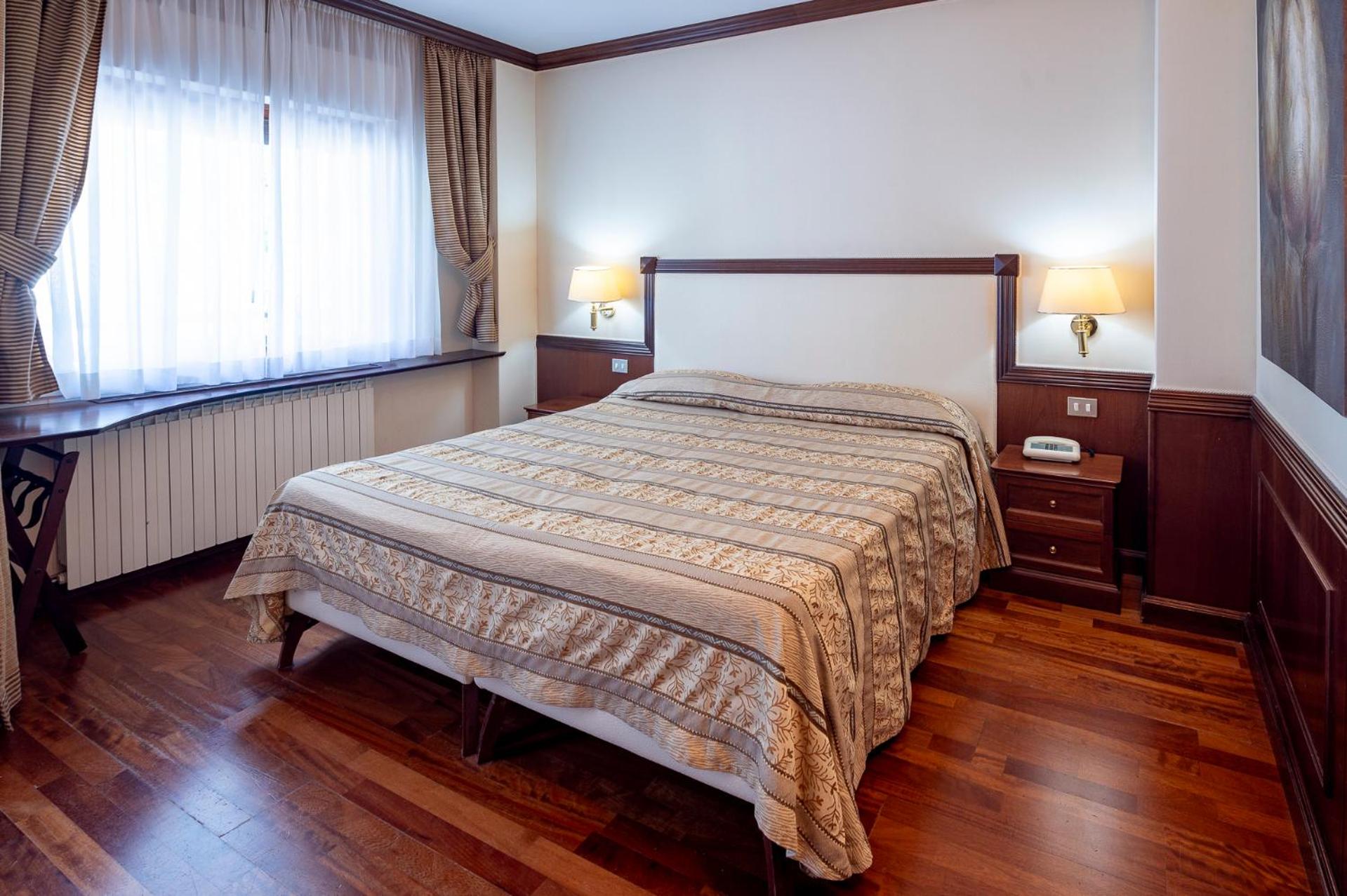 Large Double Room - Photo 1