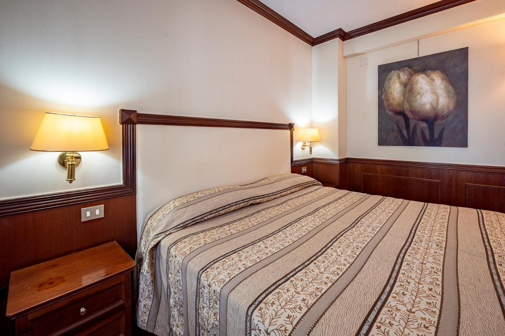 Large Double Room - Photo 5