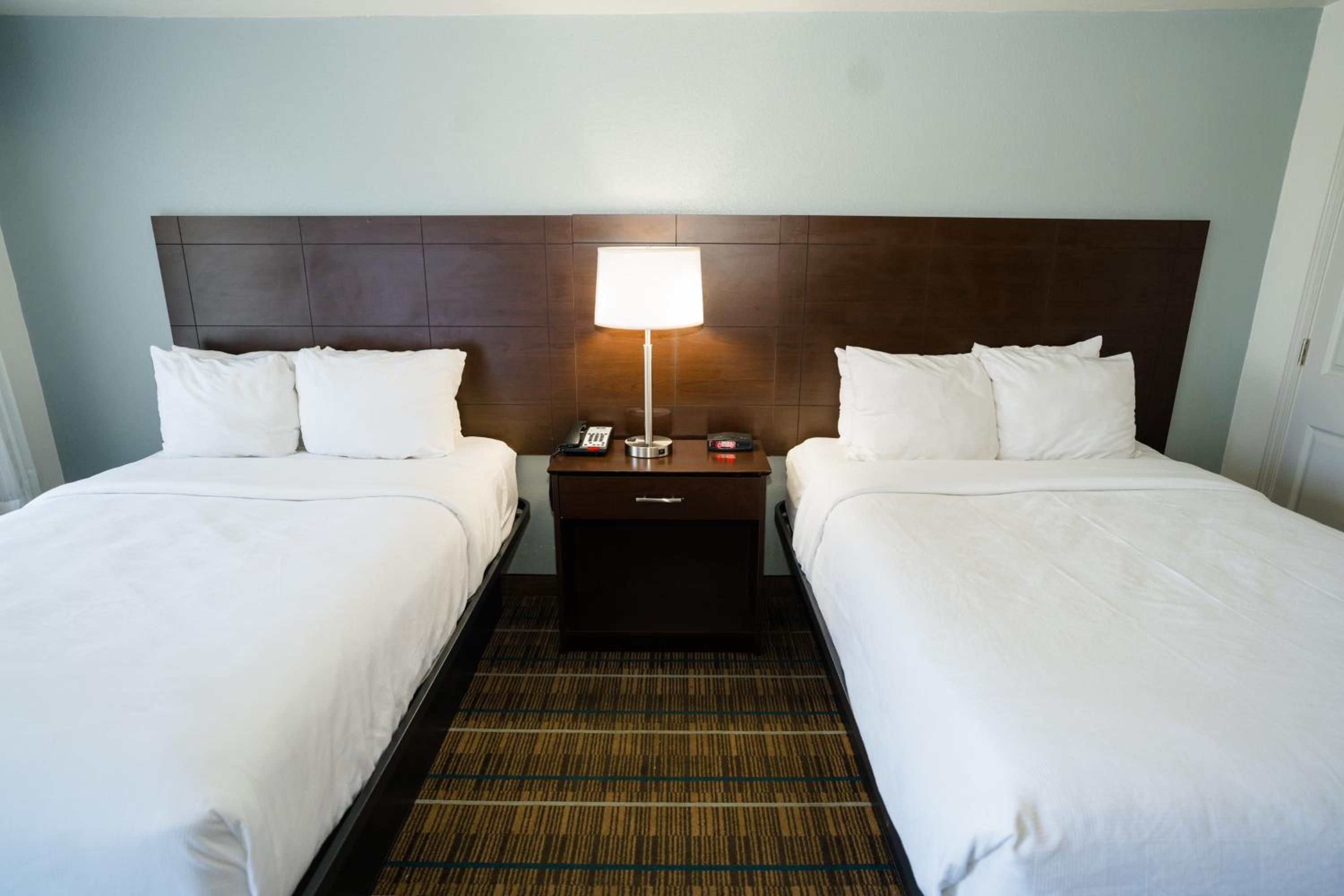 Double Room with Two Double Beds - Smoking photo 1
