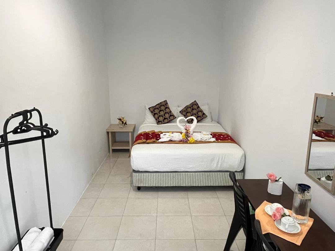 Budget Double Room - Photo 2