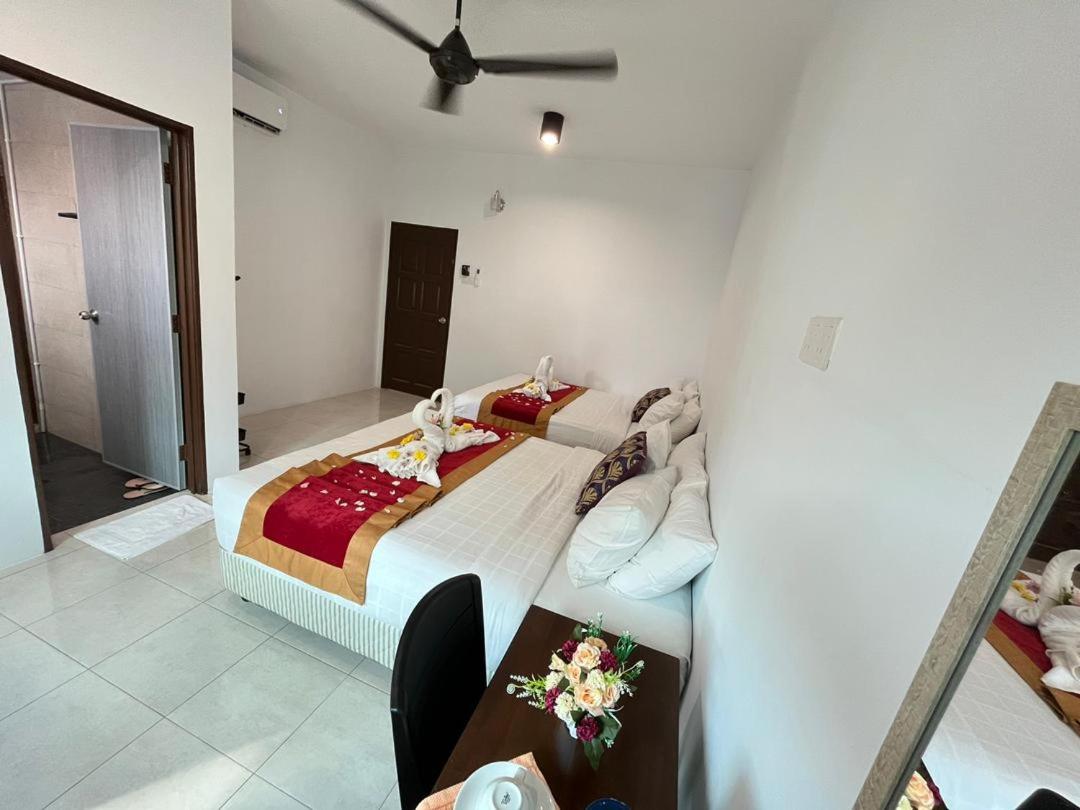 Double Room with Private Bathroom - Photo 2