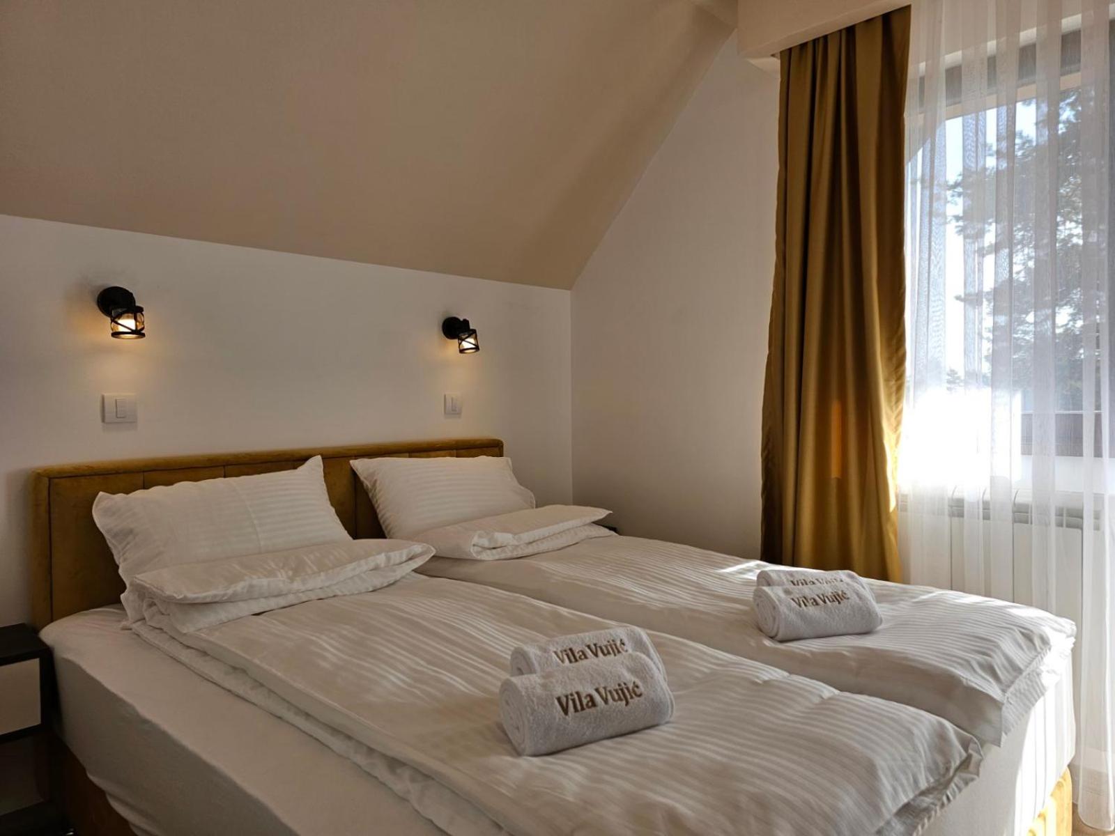 One-Bedroom Apartment with Balcony and Mountain View   photo 2