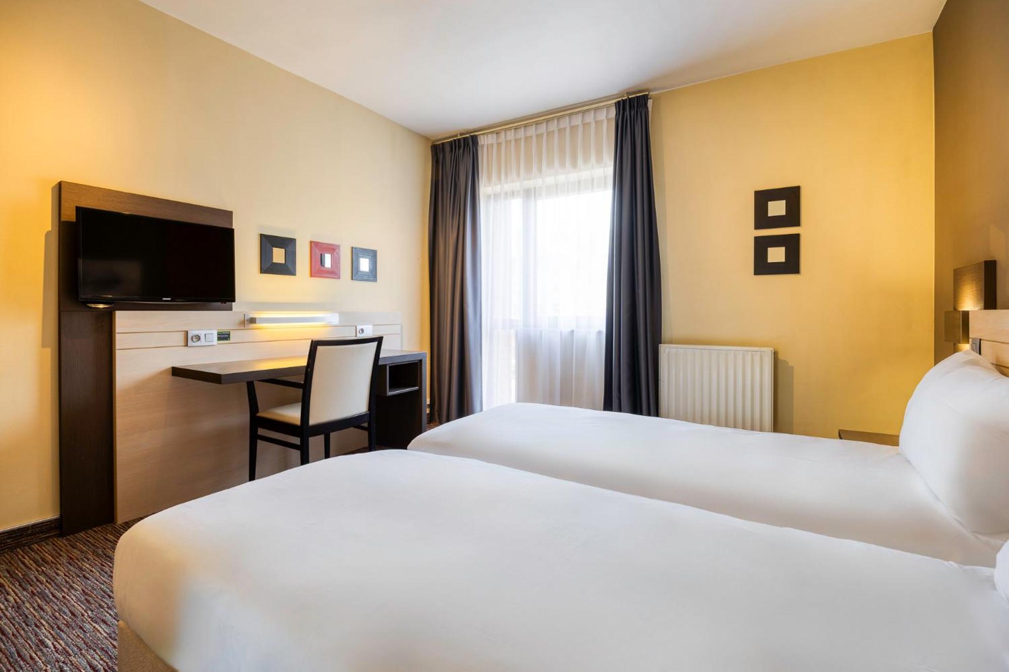 Twin Room - Photo 1