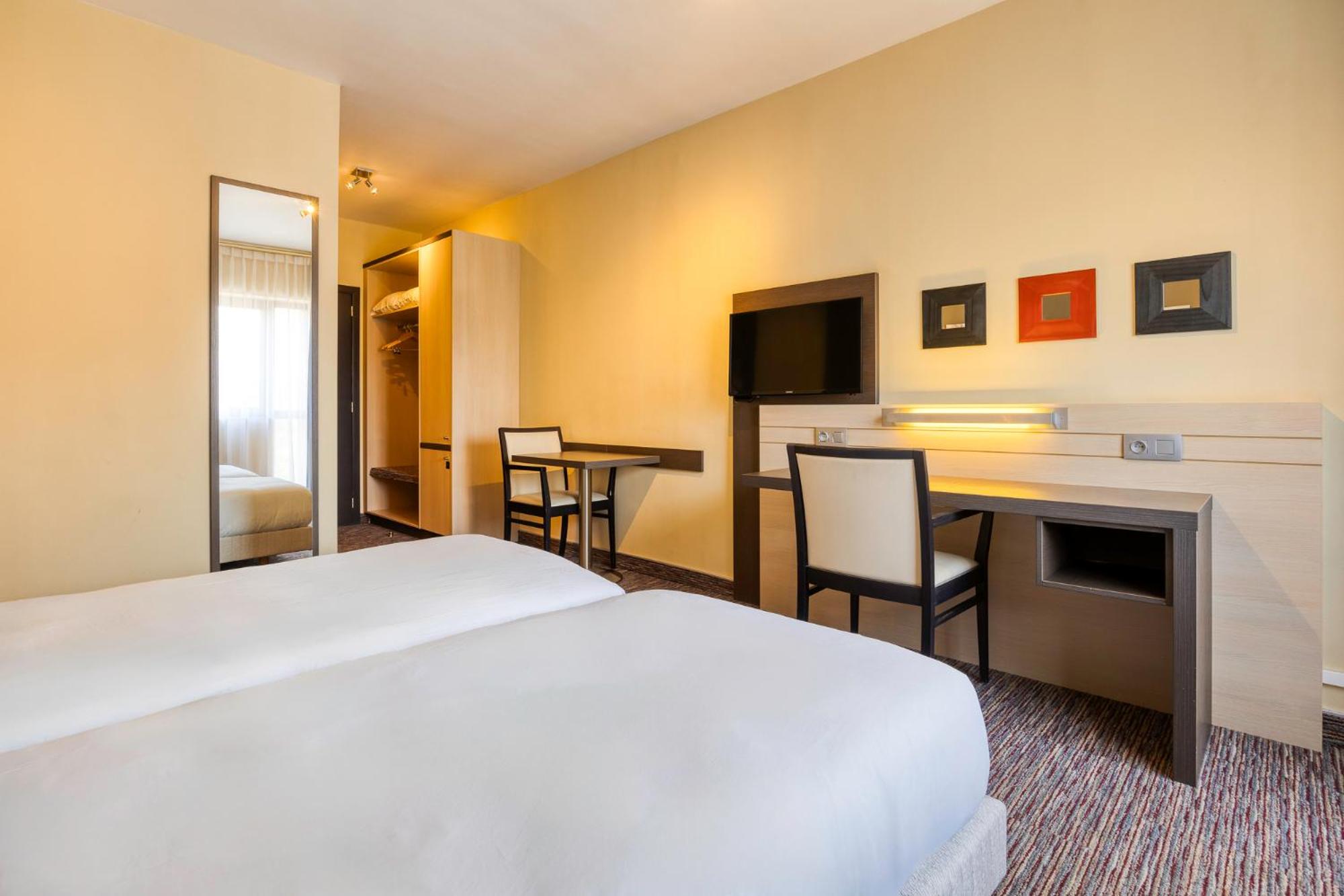 Twin Room - Photo 6