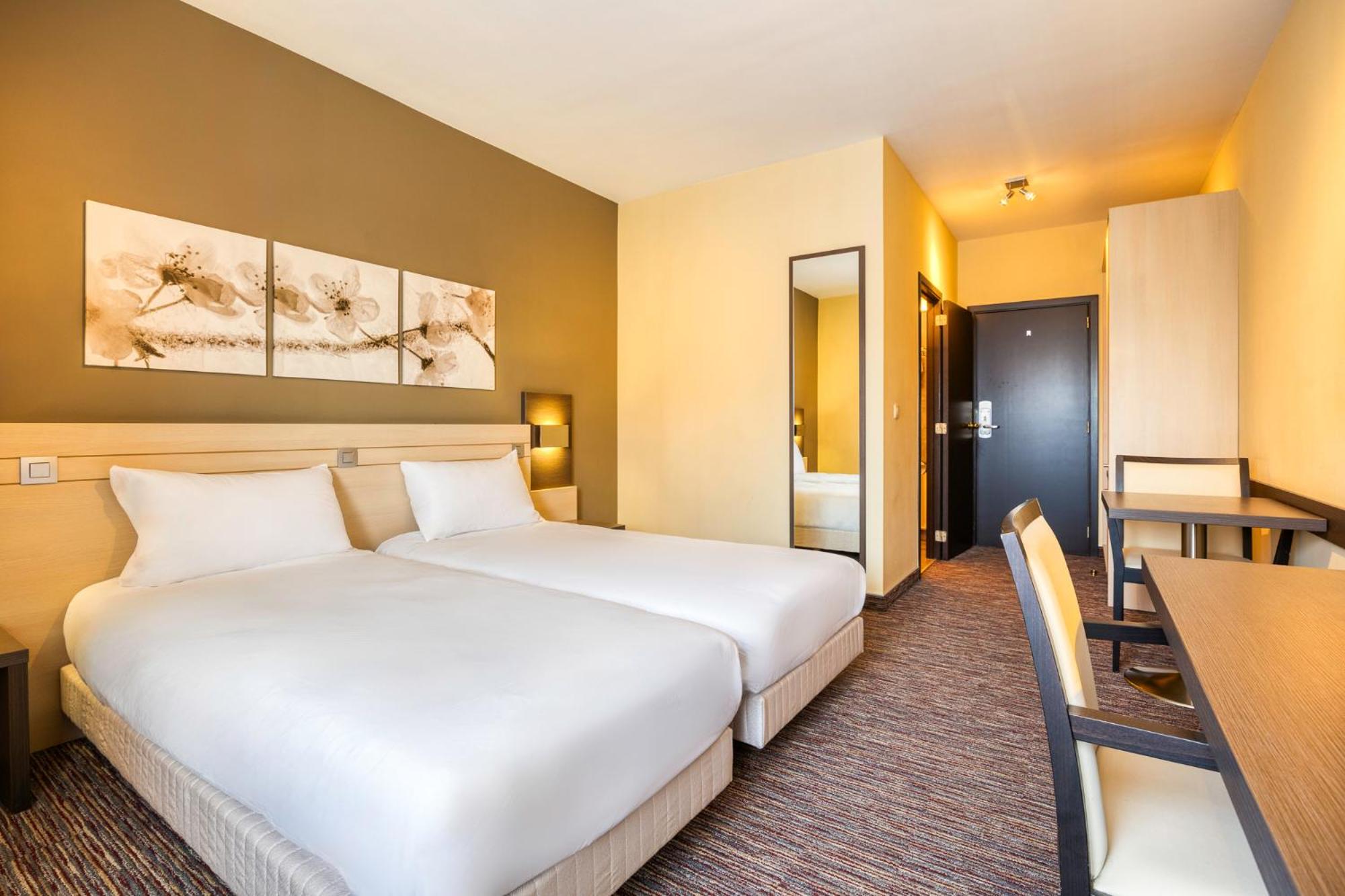 Twin Room - Photo 3