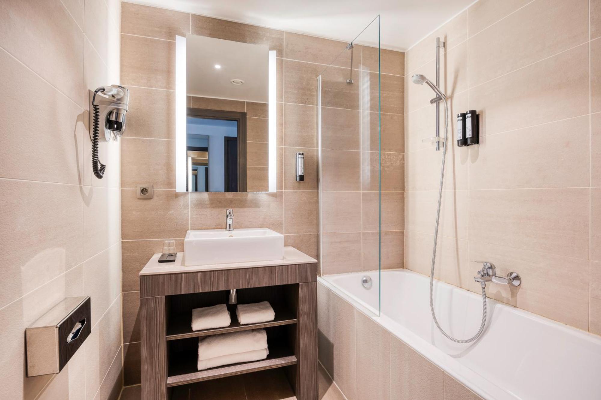 Superior Double Room - Photo 8