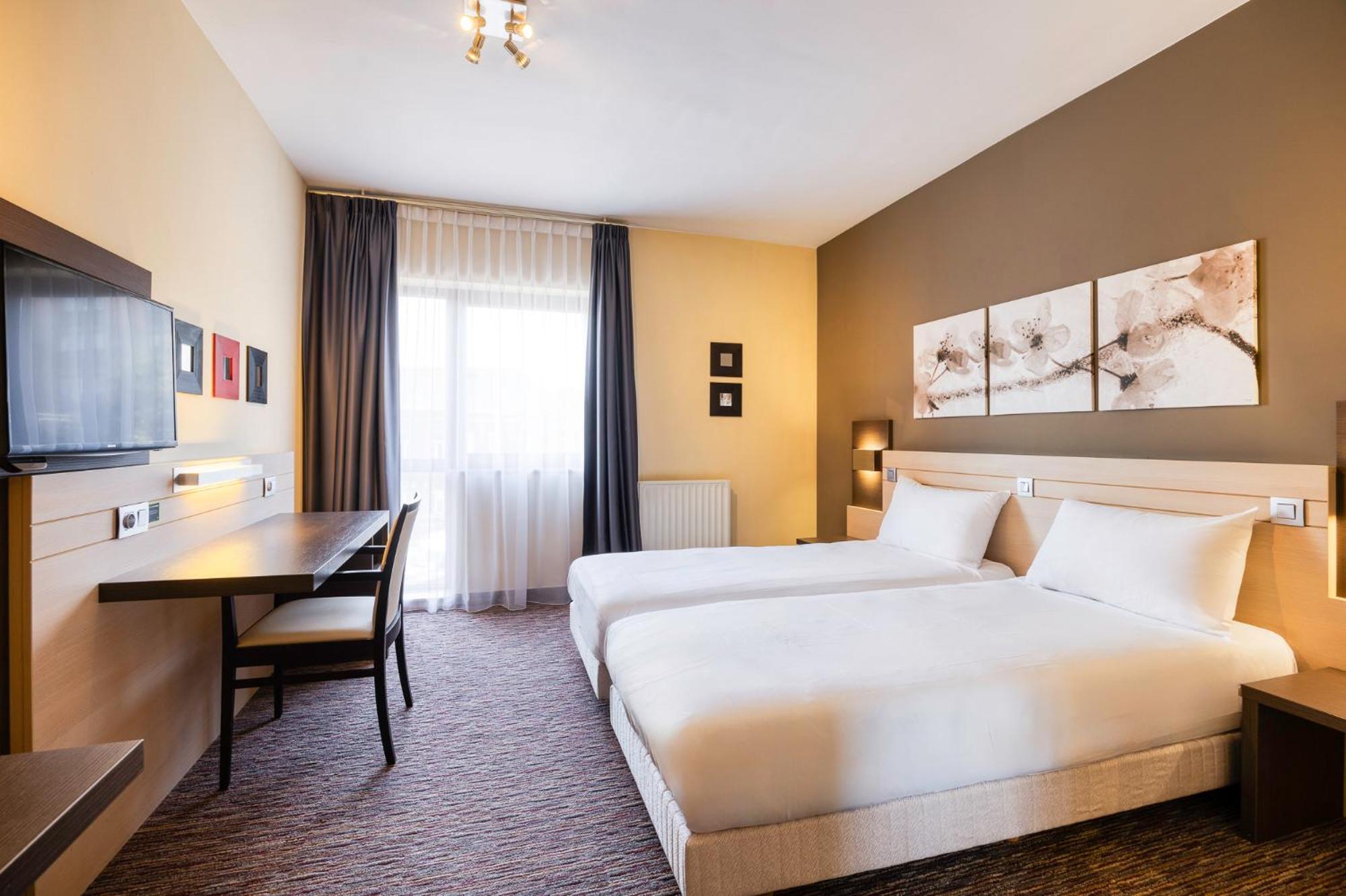 Twin Room - Photo 5