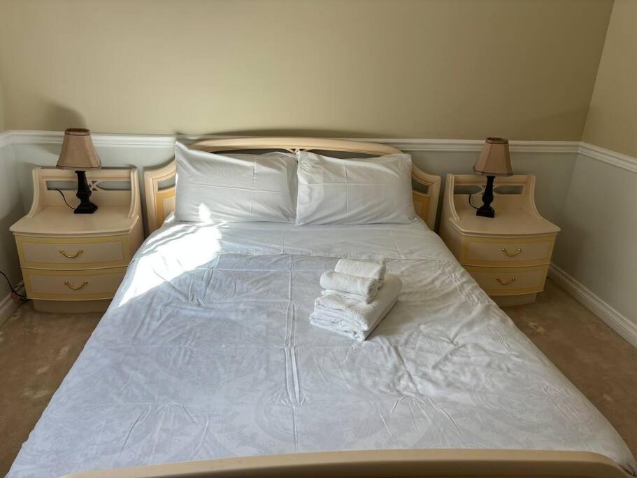 Five-Bedroom House photo 3