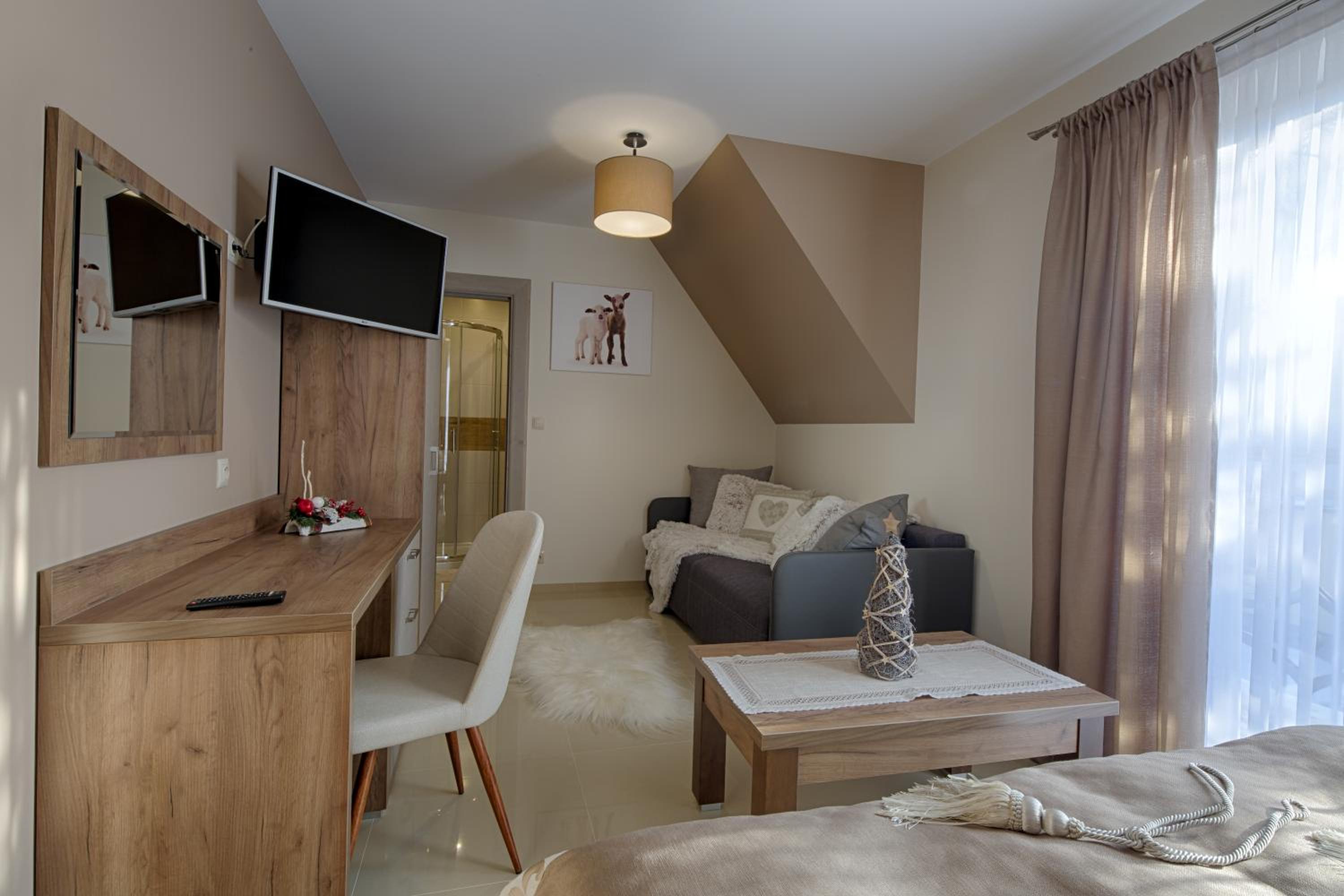Quadruple Room with Balcony photo 3