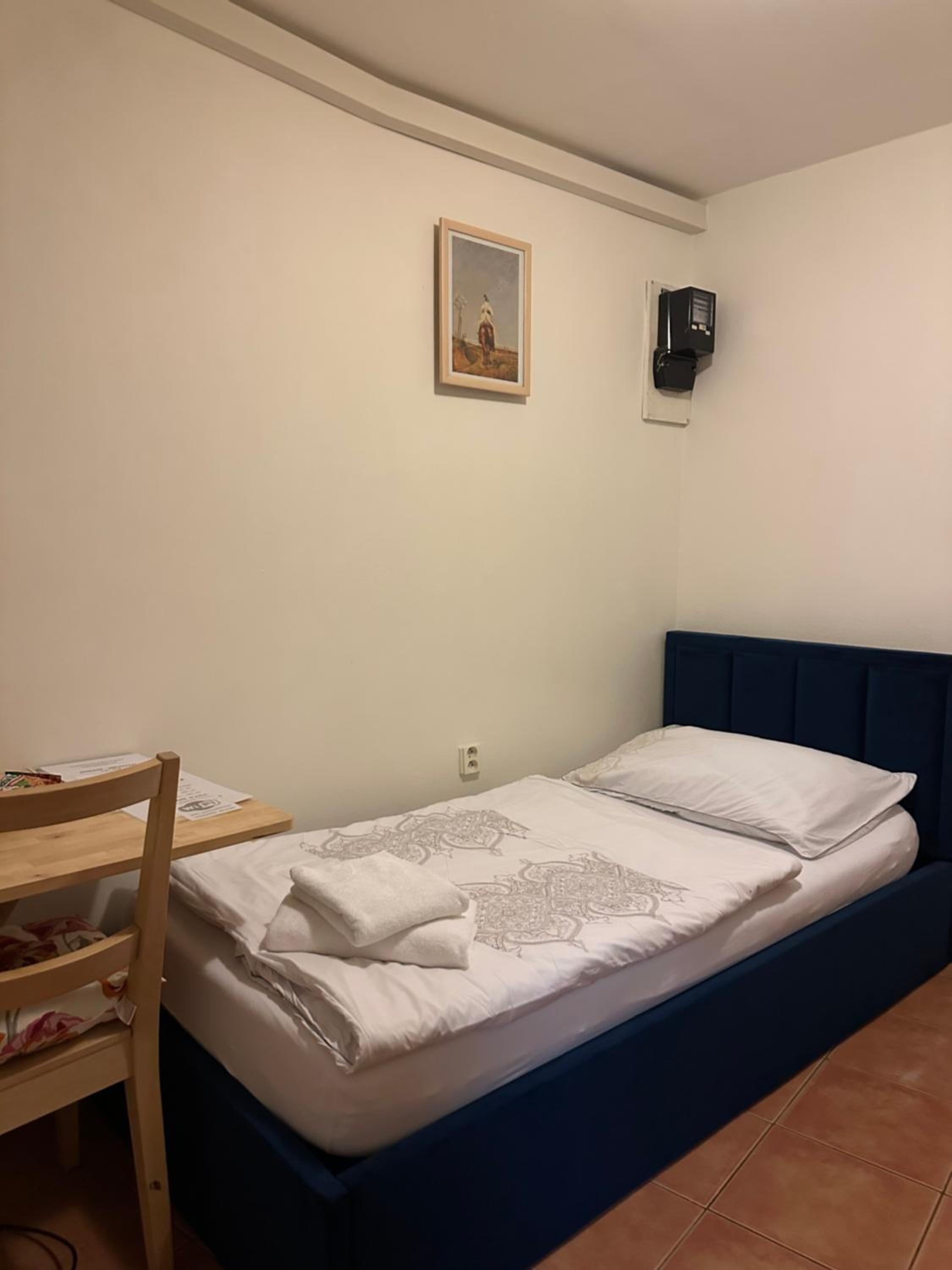 Single Room with Private Bathroom photo 2