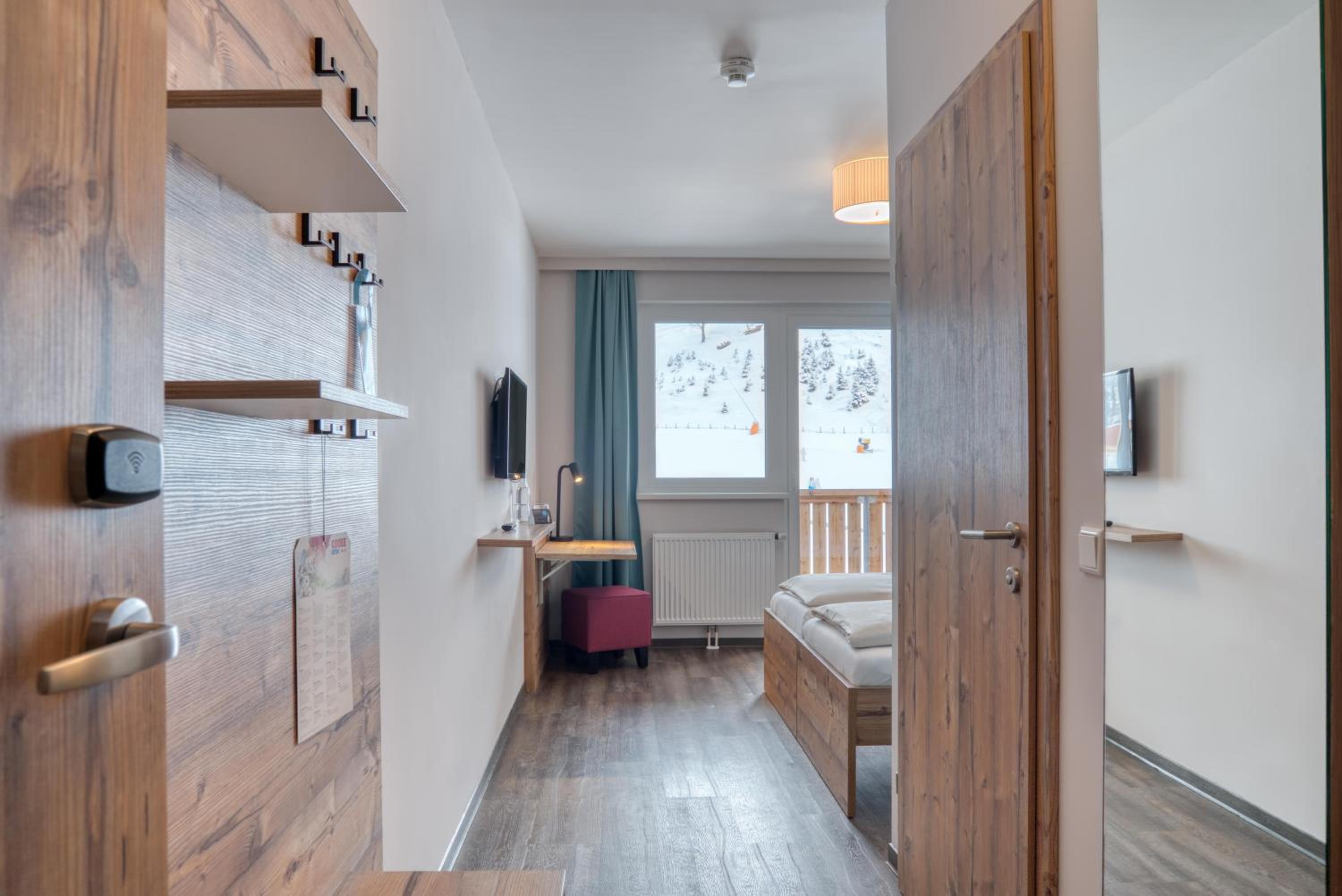 Double or Twin Room with Mountain View and Balcony photo 1