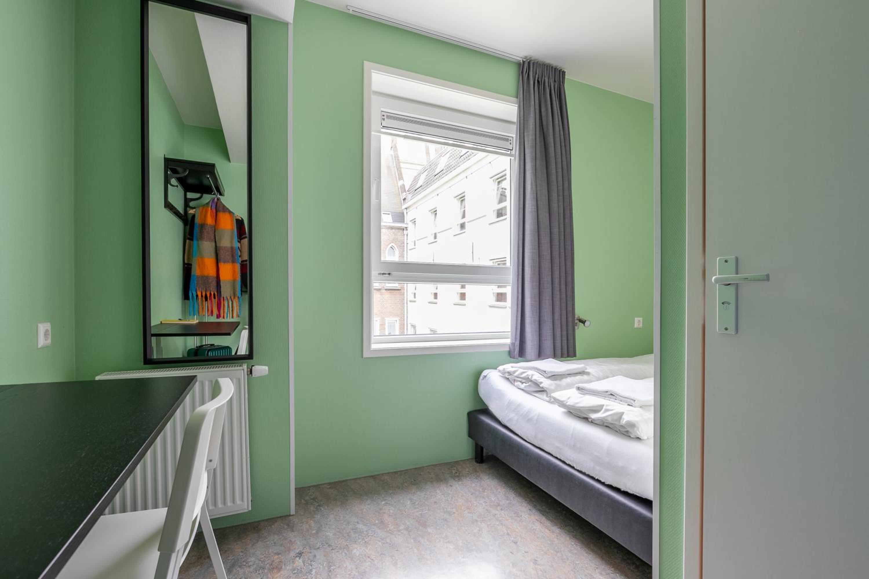 Standard Queen Room photo 2