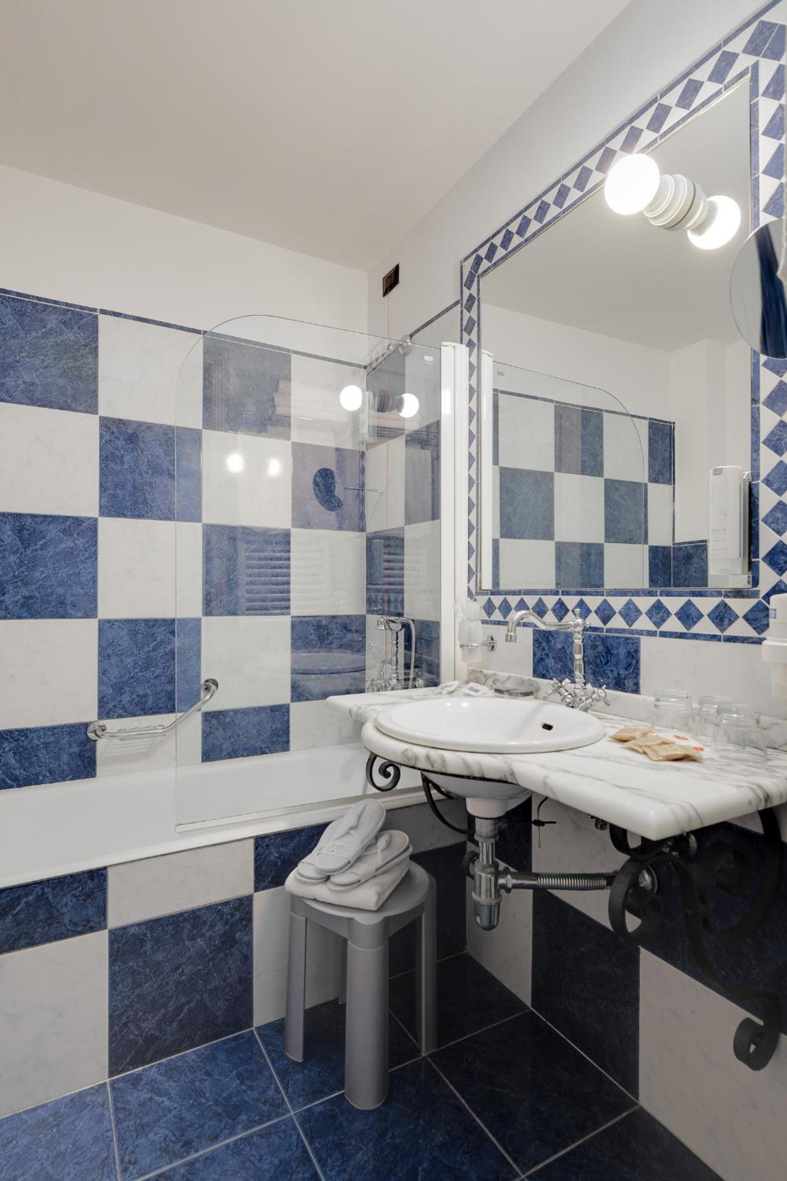 Double or Twin Room - Photo 2