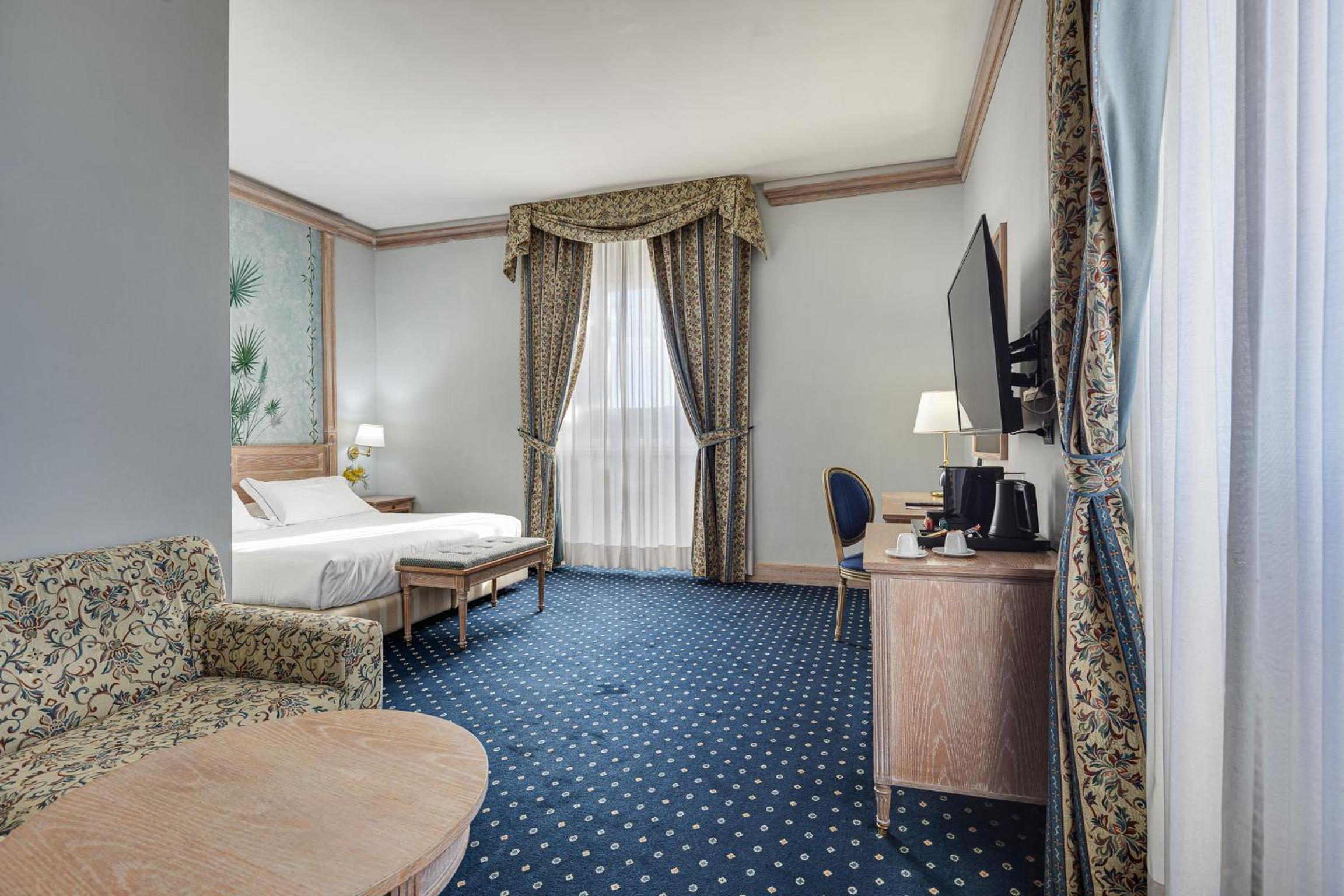 Junior Suite with Sea View - Photo 4