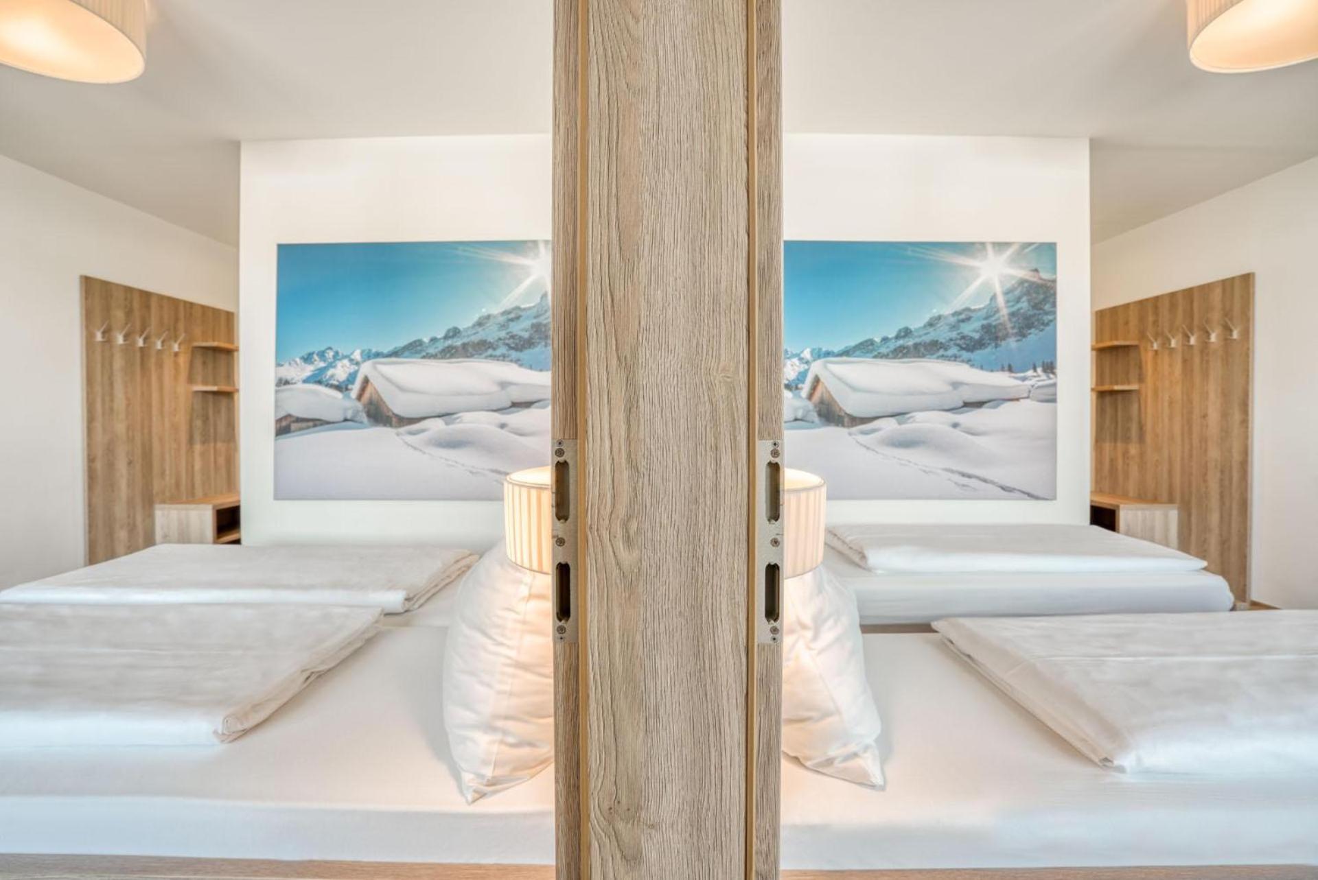 Family Room with Mountain View photo 1