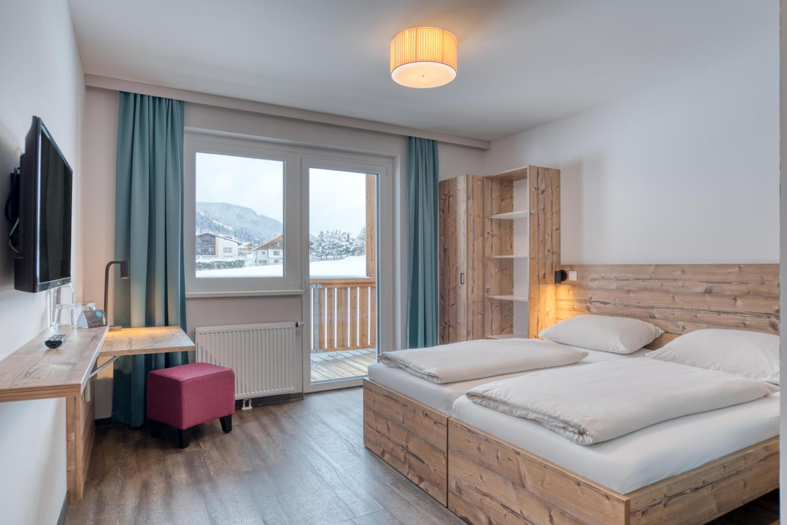 Double Room with Balcony - Disability Access photo 2