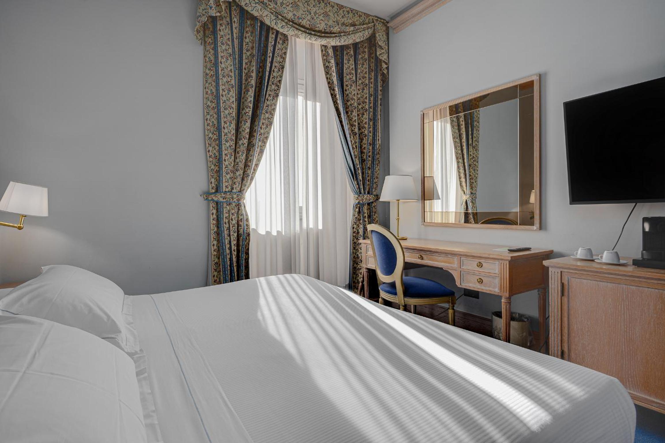 Deluxe Room - Photo 2