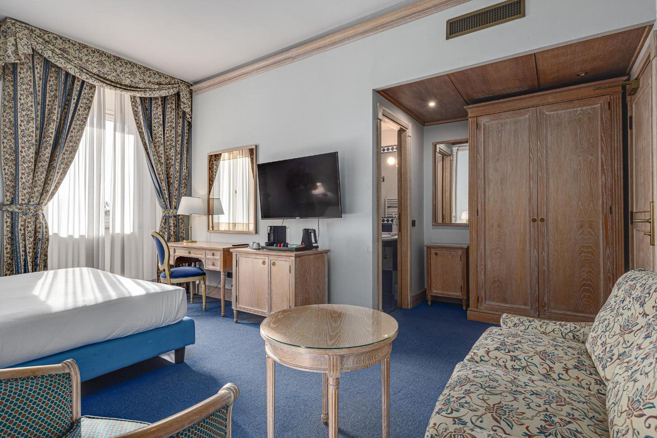 Deluxe Room - Photo 3