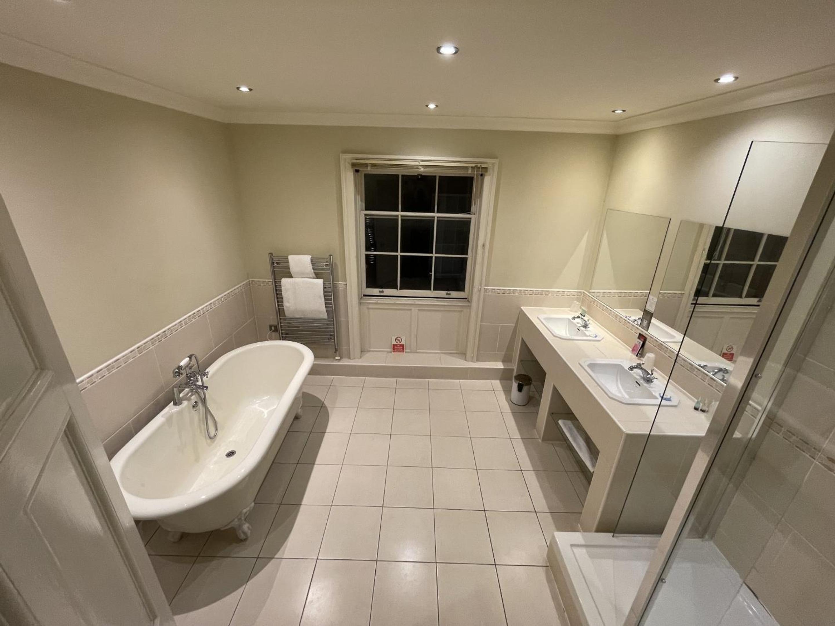 Deluxe Suite - Photo 3