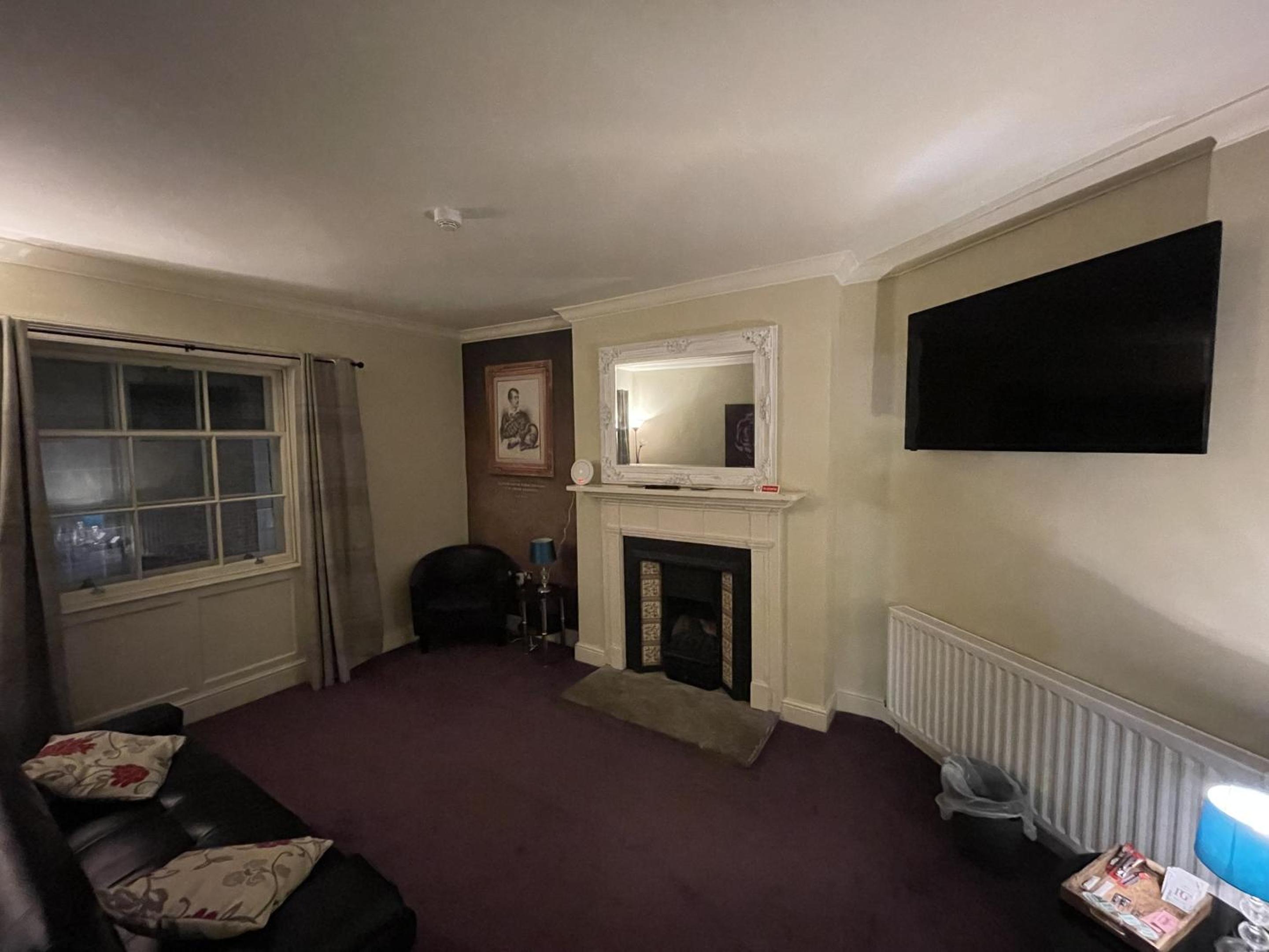 Deluxe Suite - Photo 1