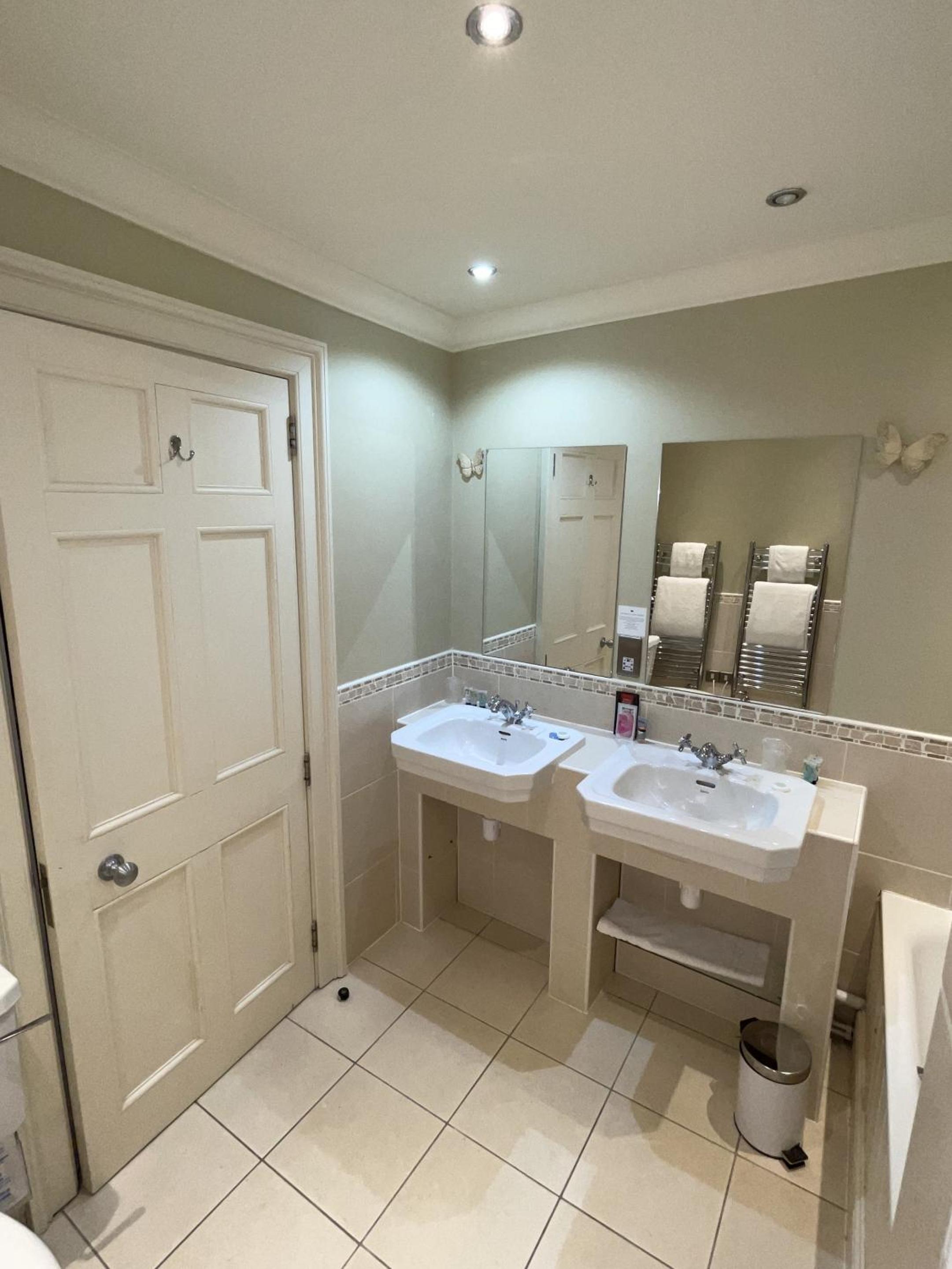 Deluxe Double Room - Photo 12