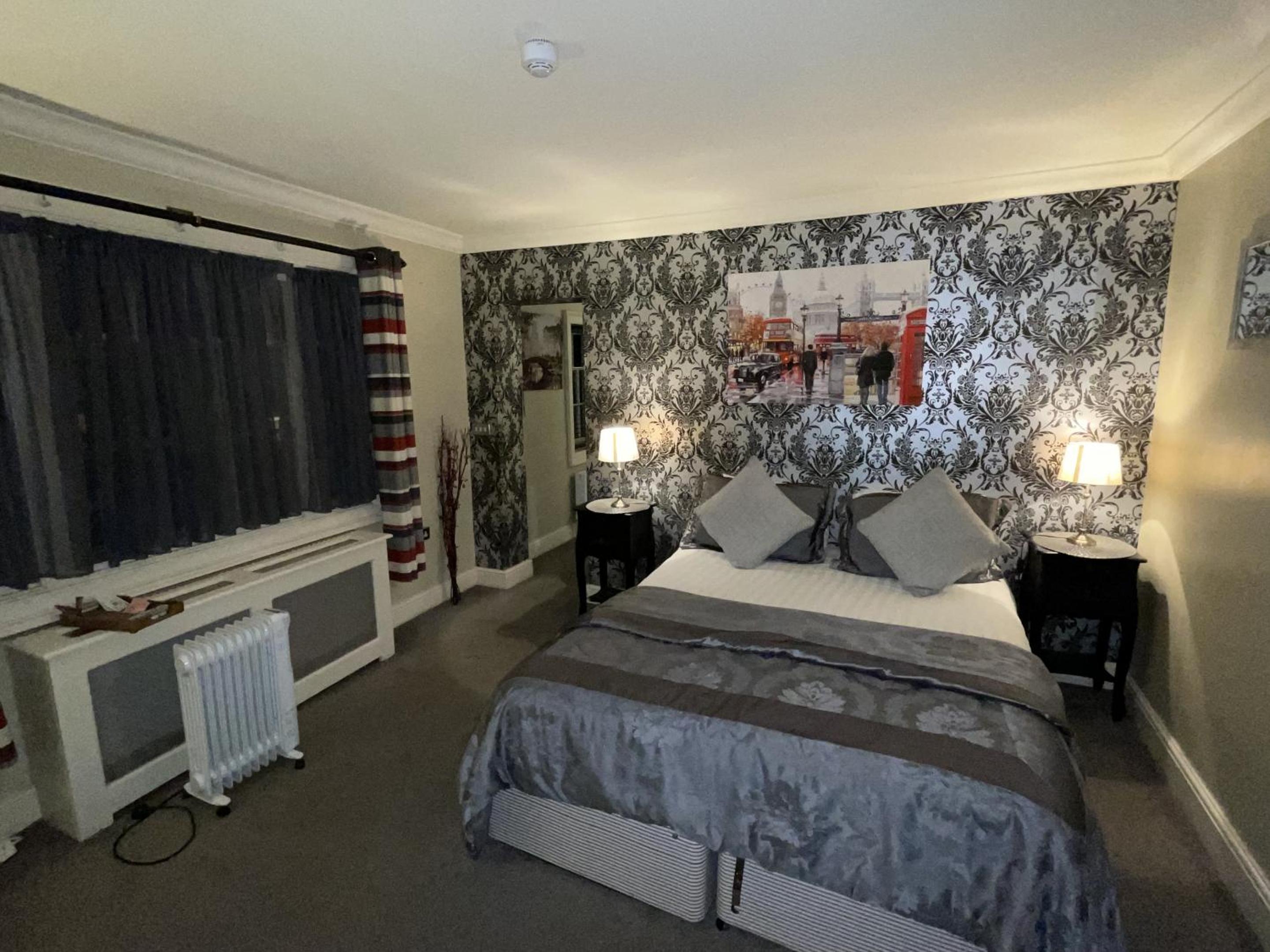 Deluxe Double Room - Photo 13
