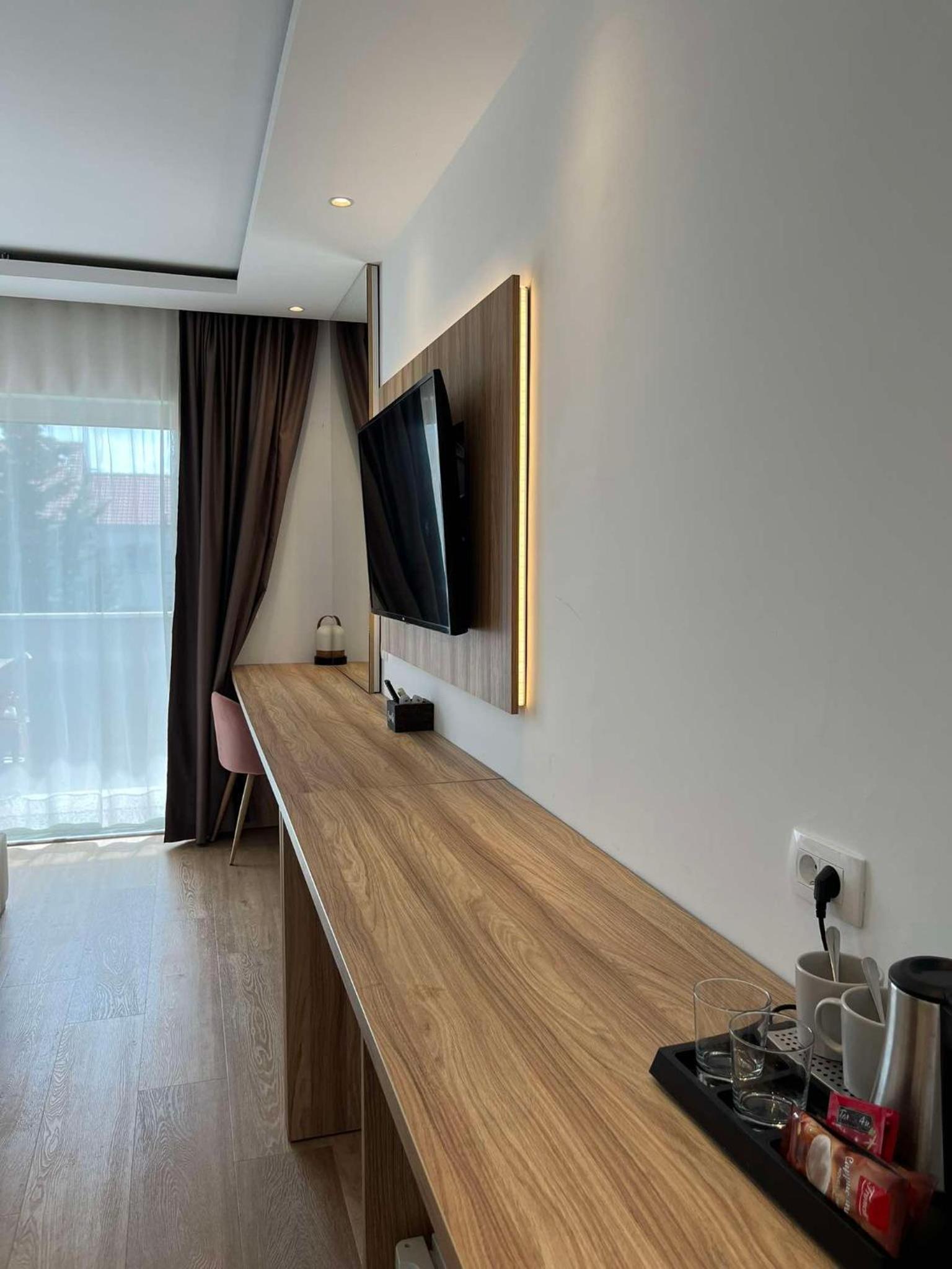Double Room with Pool View photo 3