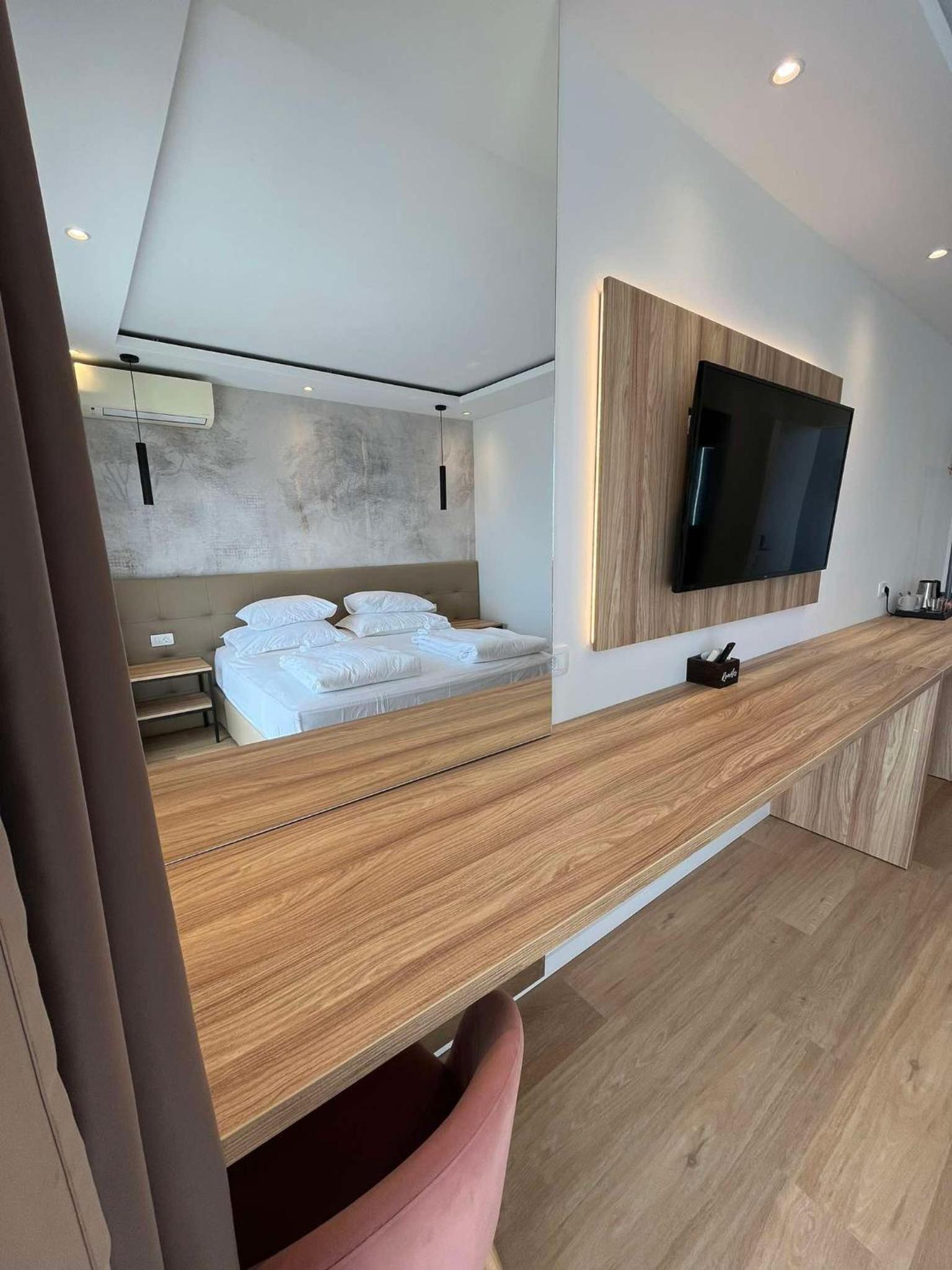 Double Room with Pool View photo 2